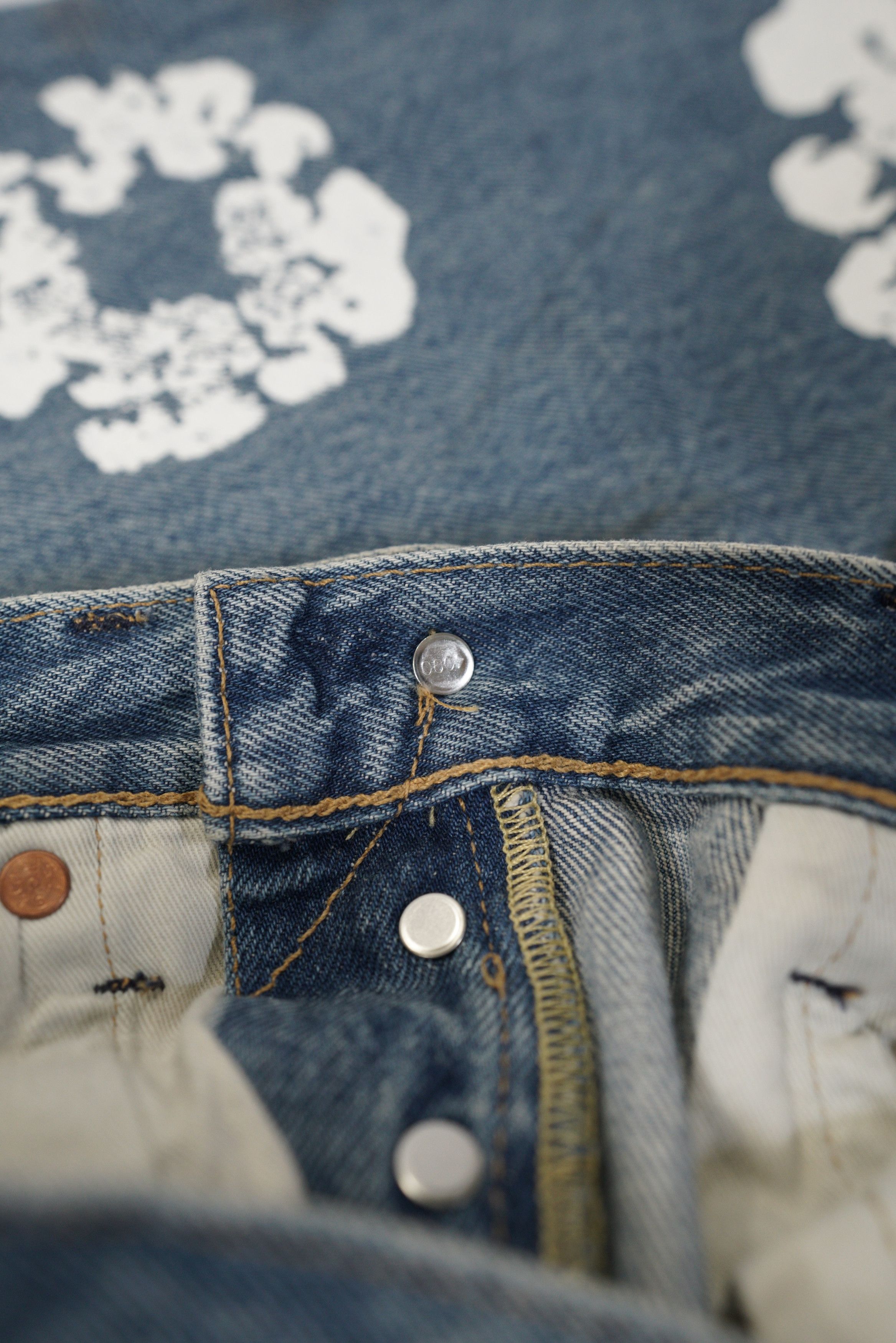 DENIM TEARS Denim Tears x Levi's Cotton Wreath Jean Light Wash Size US 32 / EU 48 - 11 Thumbnail