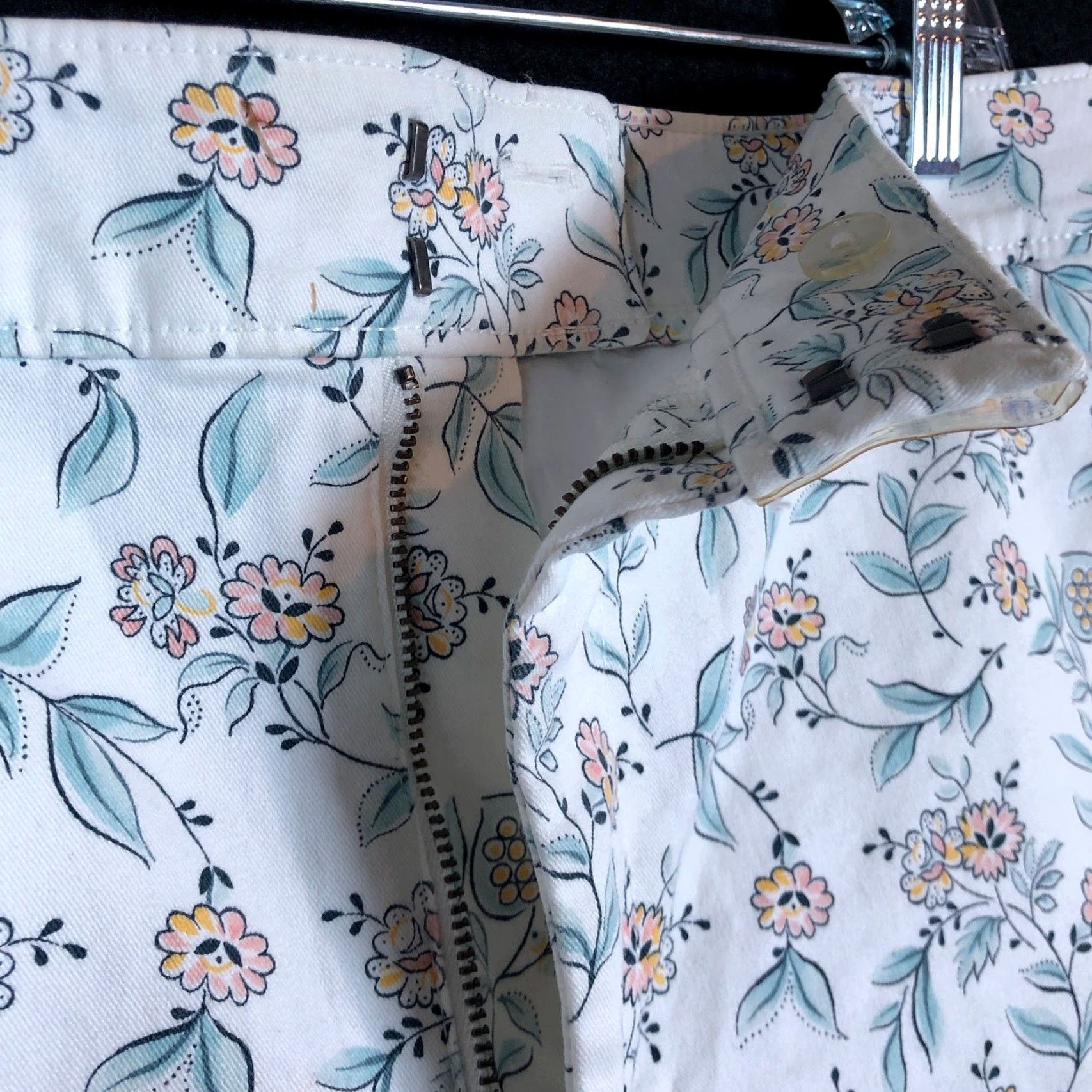 Ann Taylor LOFT Womens Pants White Multicolored Floral High Rise Ankle Stretch 16 Pants Moderate Casual Workwear Mens? Size 38" / US 16 / IT 52 - 4 Thumbnail