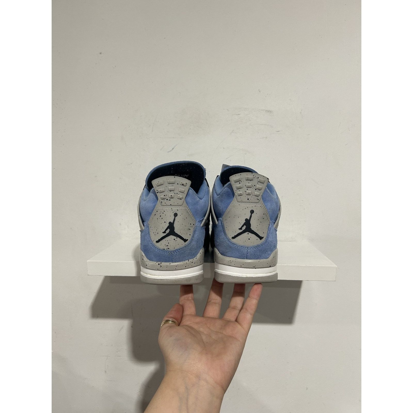 Nike JORDAN 4 RETRO UNIVERSITY BLUE SIZE 10 PREOWNED Size US 10 / EU 43 - 4 Thumbnail