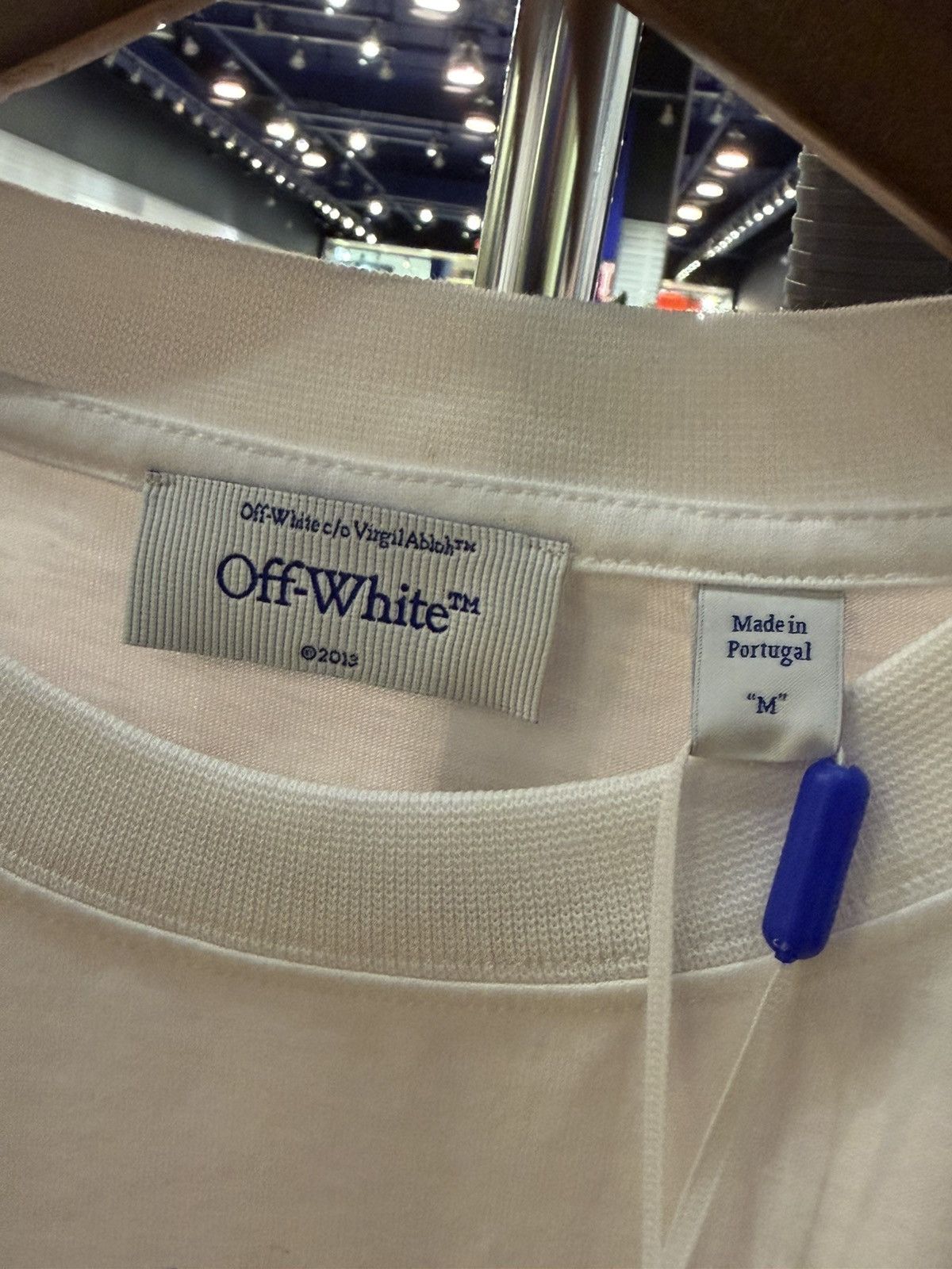 Off-White Size M - Off-White Spray Arrow T-Shirt White Size US M / EU 48-50 / 2 - 10 Thumbnail