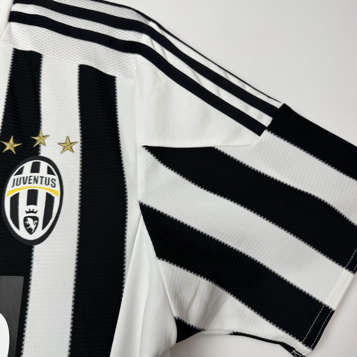 Adidas JUVENTUS 2015 2016 HOME FOOTBALL SHIRT SOCCER JERSEY ADIDAS Size US M / EU 48-50 / 2 - 13 Thumbnail