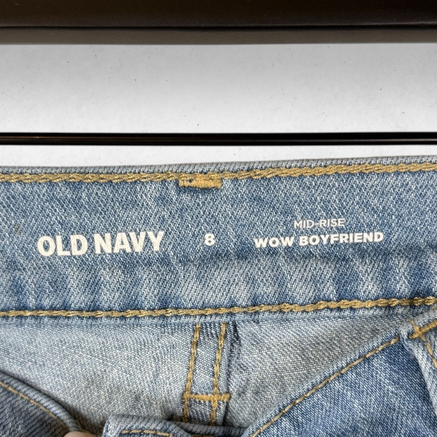Old Navy Old Navy Mid-Rise Wow Boyfriend Women's Size 8 Light Wash Size 30" / US 8 / IT 44 - 3 Thumbnail