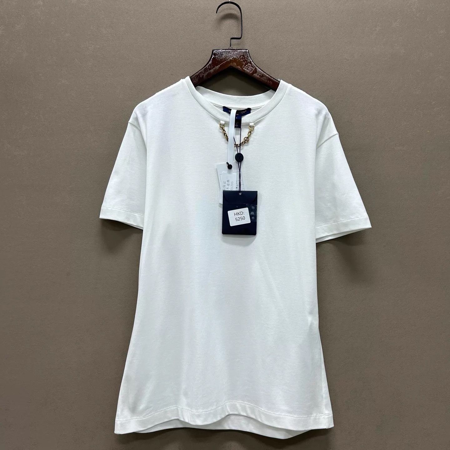 Louis Vuitton LV New Tags White Solid Chain Logo SS Tee S Size S / US 4 / IT 40 - 1 Thumbnail