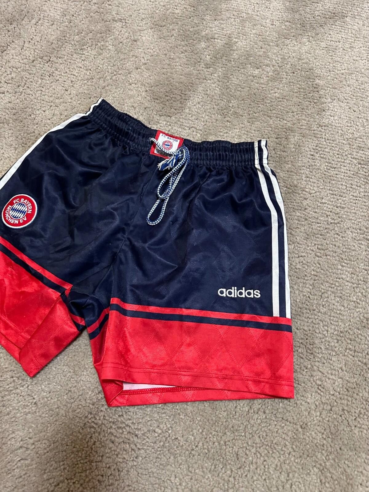 Adidas BAYERN MUNICH 1997/1999 HOME FOOTBALL SOCCER SHORTS Sz M Size US 32 / EU 48 - 3 Thumbnail