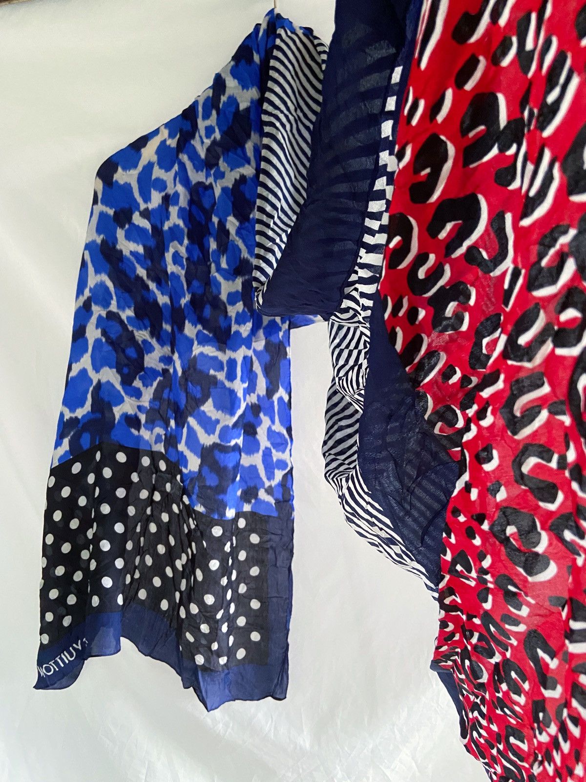 Louis Vuitton LOUIS VUITTON PATTERN SILK SCARF Size ONE SIZE - 4 Thumbnail