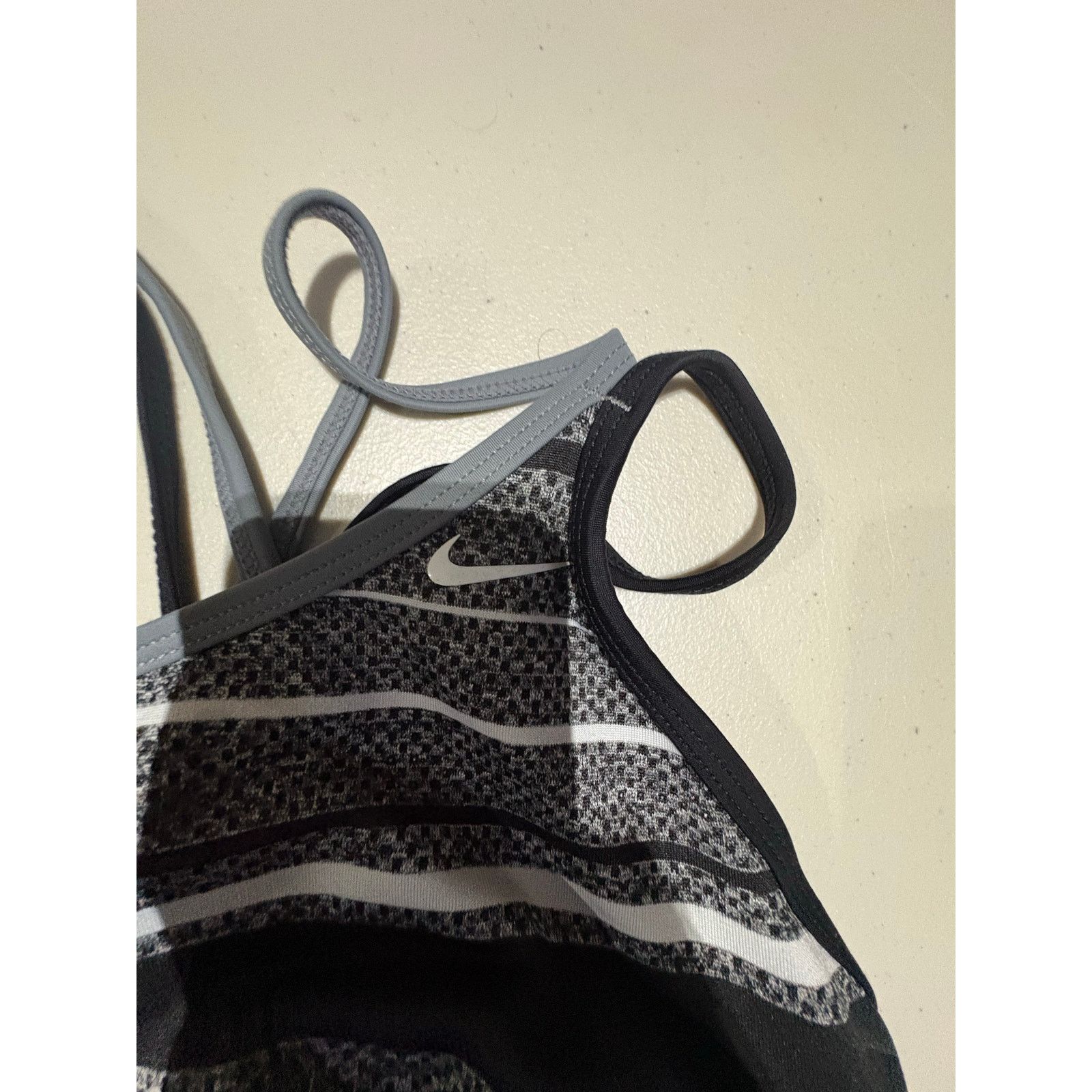 Nike Nike Women’s Dri Fit Tank Top Built In Bra Size Medium Size M / US 6-8 / IT 42-44 - 4 Thumbnail