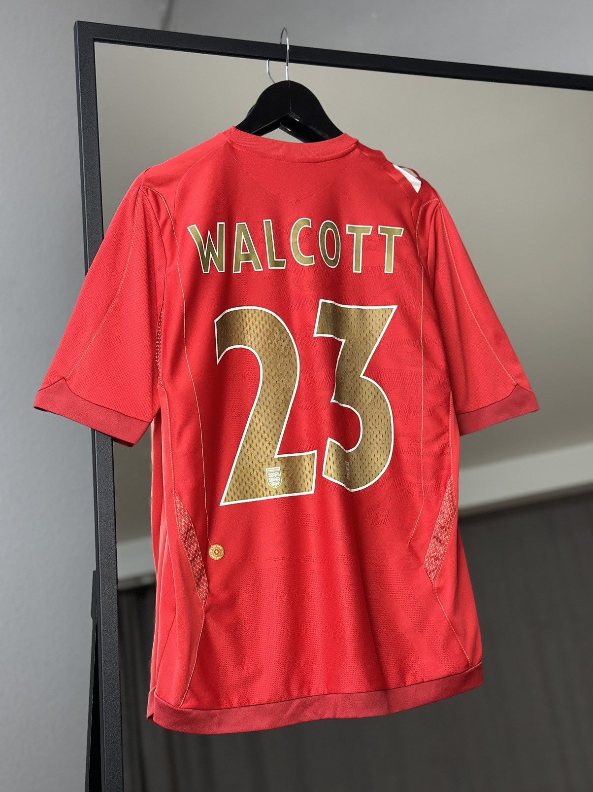 Umbro ENGLAND 2006 2008 AWAY FOOTBALL SHIRT SOCCER JERSEY WALCOTT Size US M / EU 48-50 / 2 - 1 Thumbnail