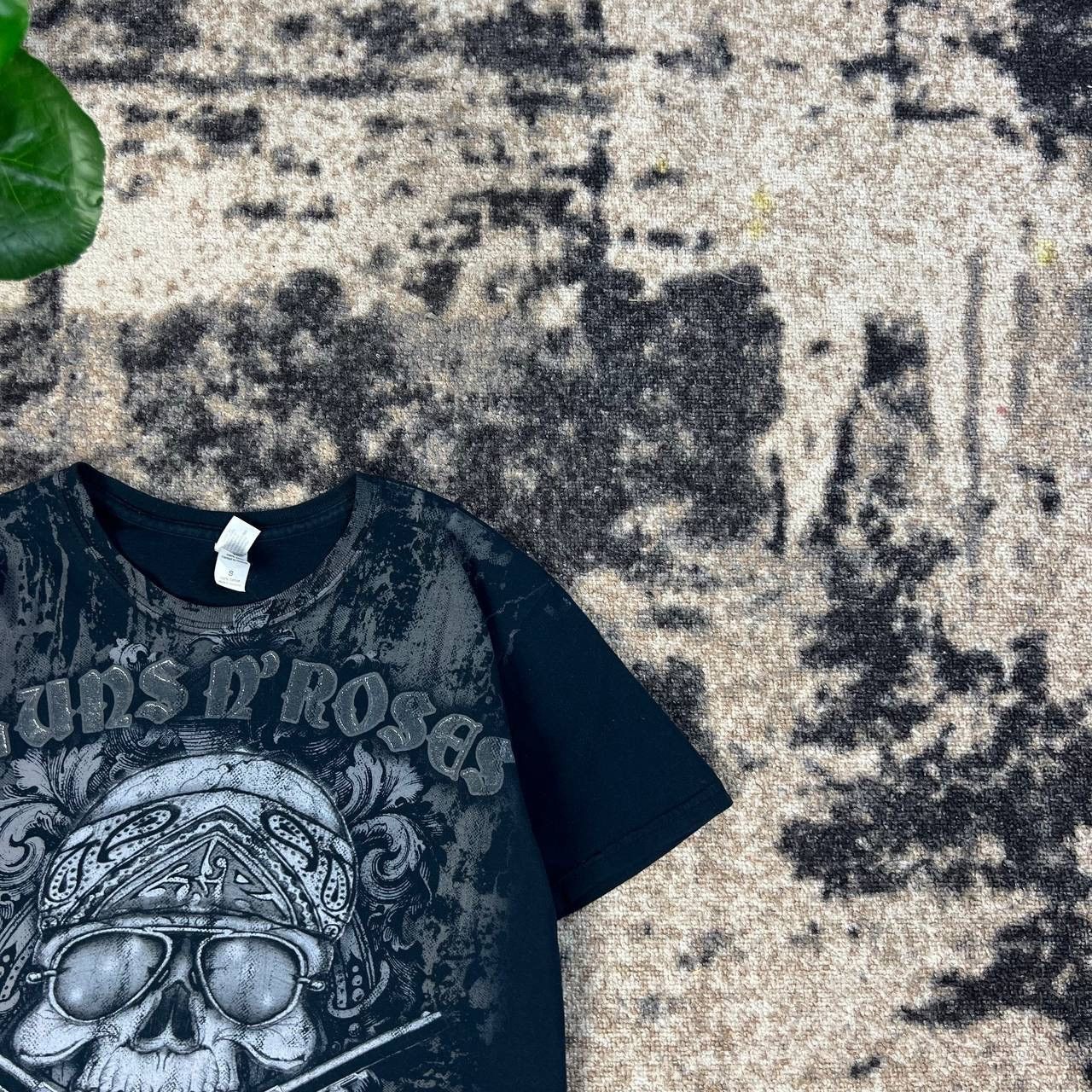 Guns N' Roses Guns N’ Roses Vintage Y2K Big Logo Rock Band T-Shirt 1TS57 Size US S / EU 44-46 / 1 - 3 Thumbnail