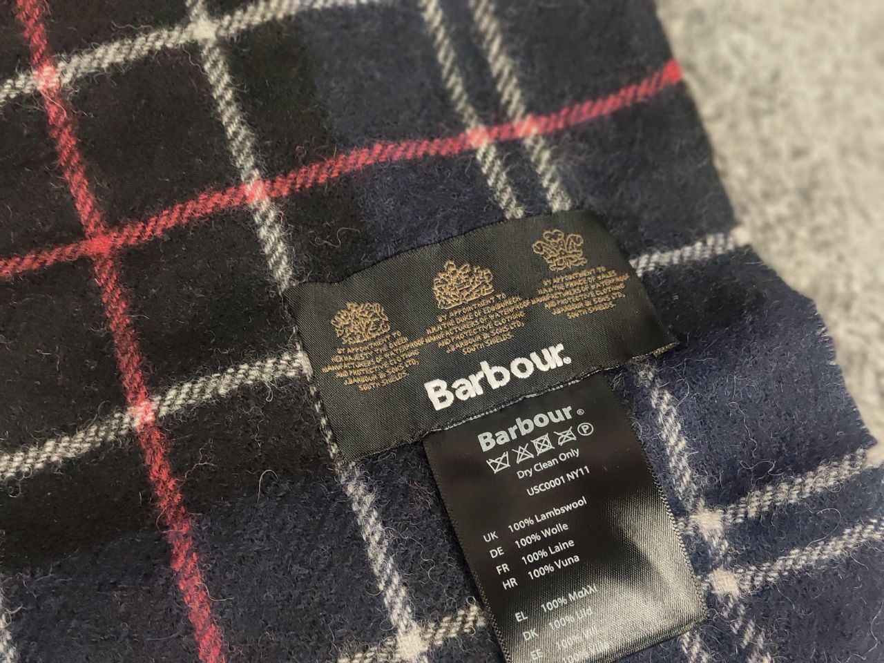 Barbour Barbour Classic woolen scarf in a dark blue check Unisex Size ONE SIZE - 8 Thumbnail