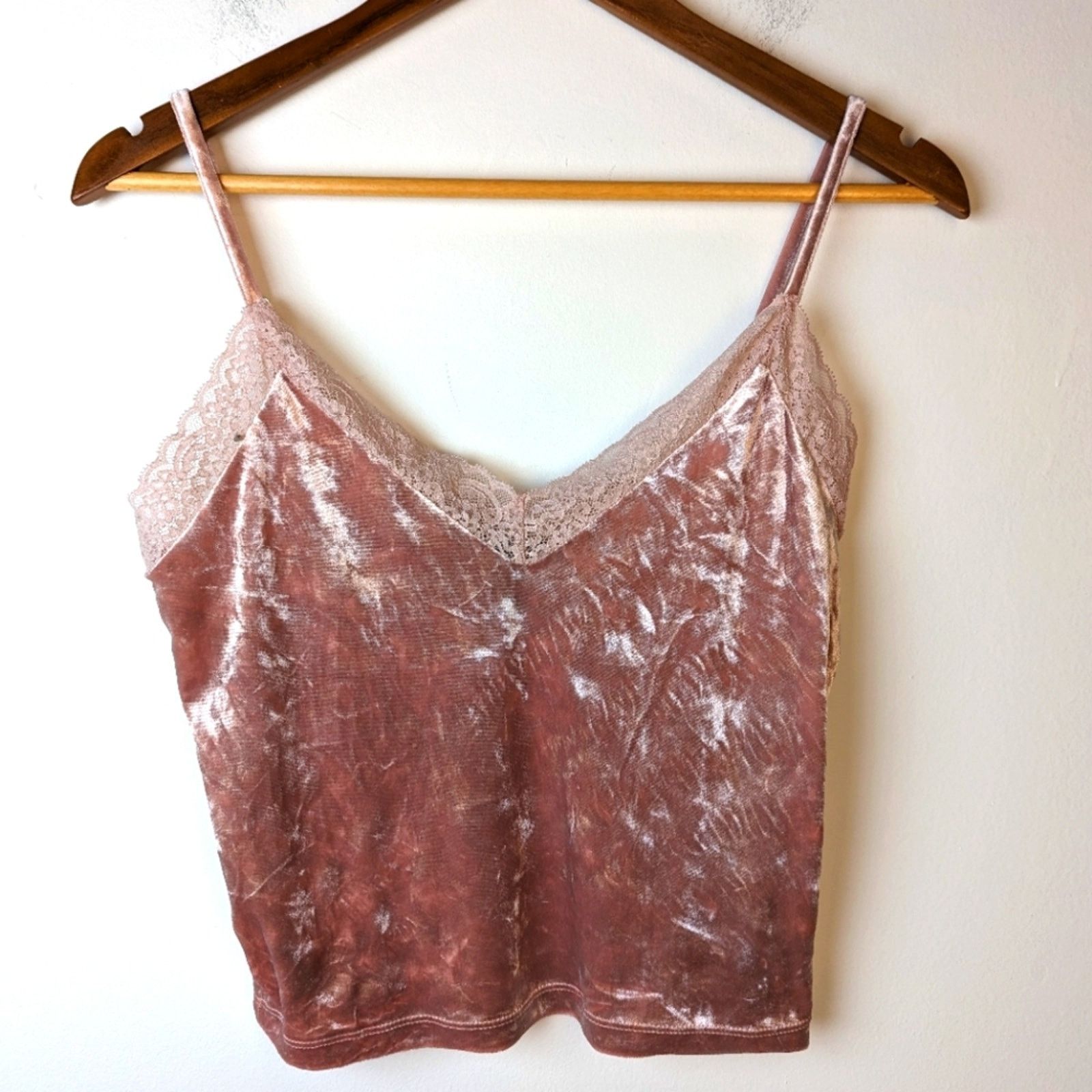 Forever 21 Forever 21 Lace Trim Velvet Cami- Medium Size M / US 6-8 / IT 42-44 - 2 Thumbnail