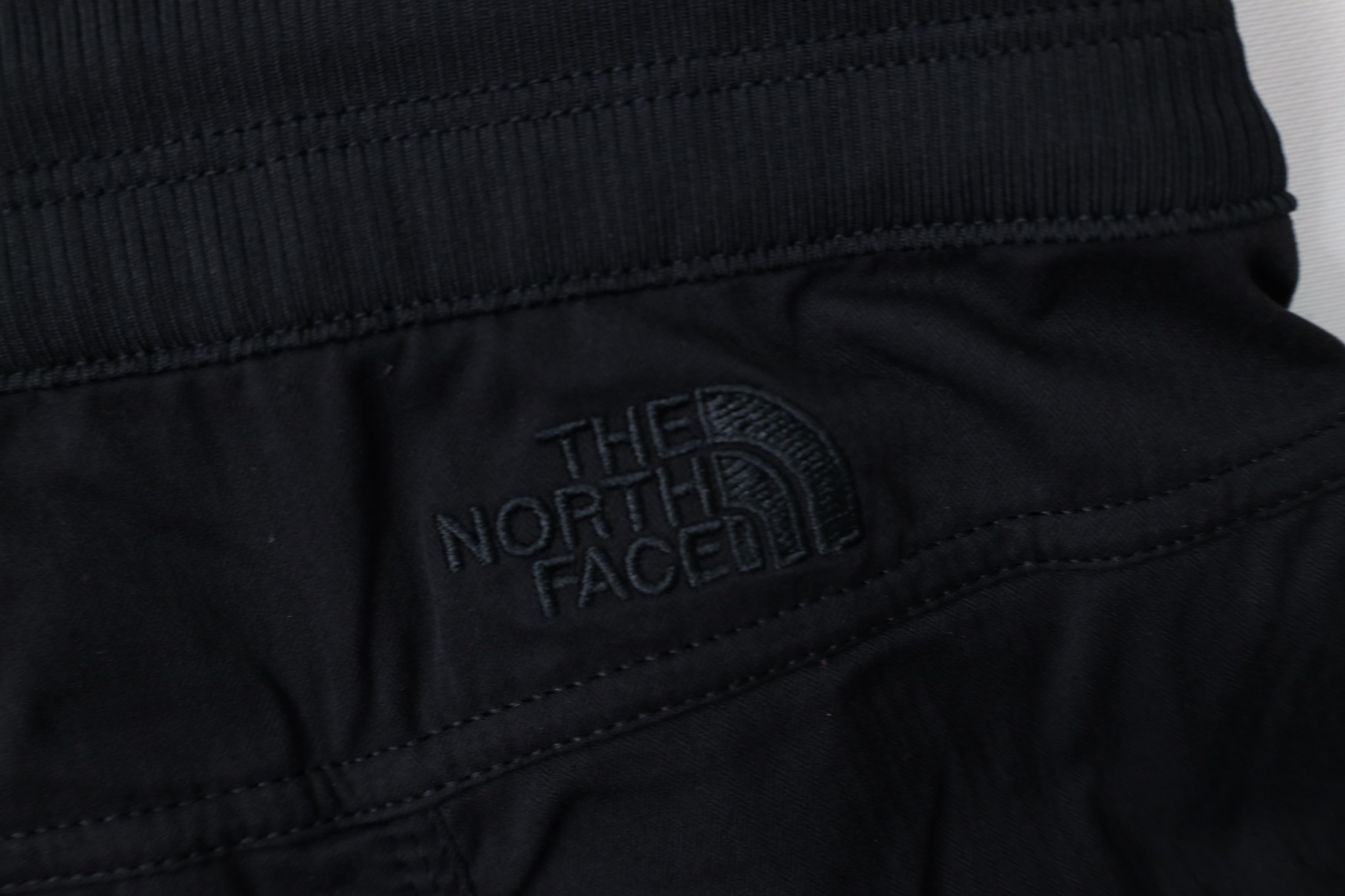 The North Face The North Face Spell Out Cropped Trekking Capris Pants Black Size 39" - 11 Thumbnail