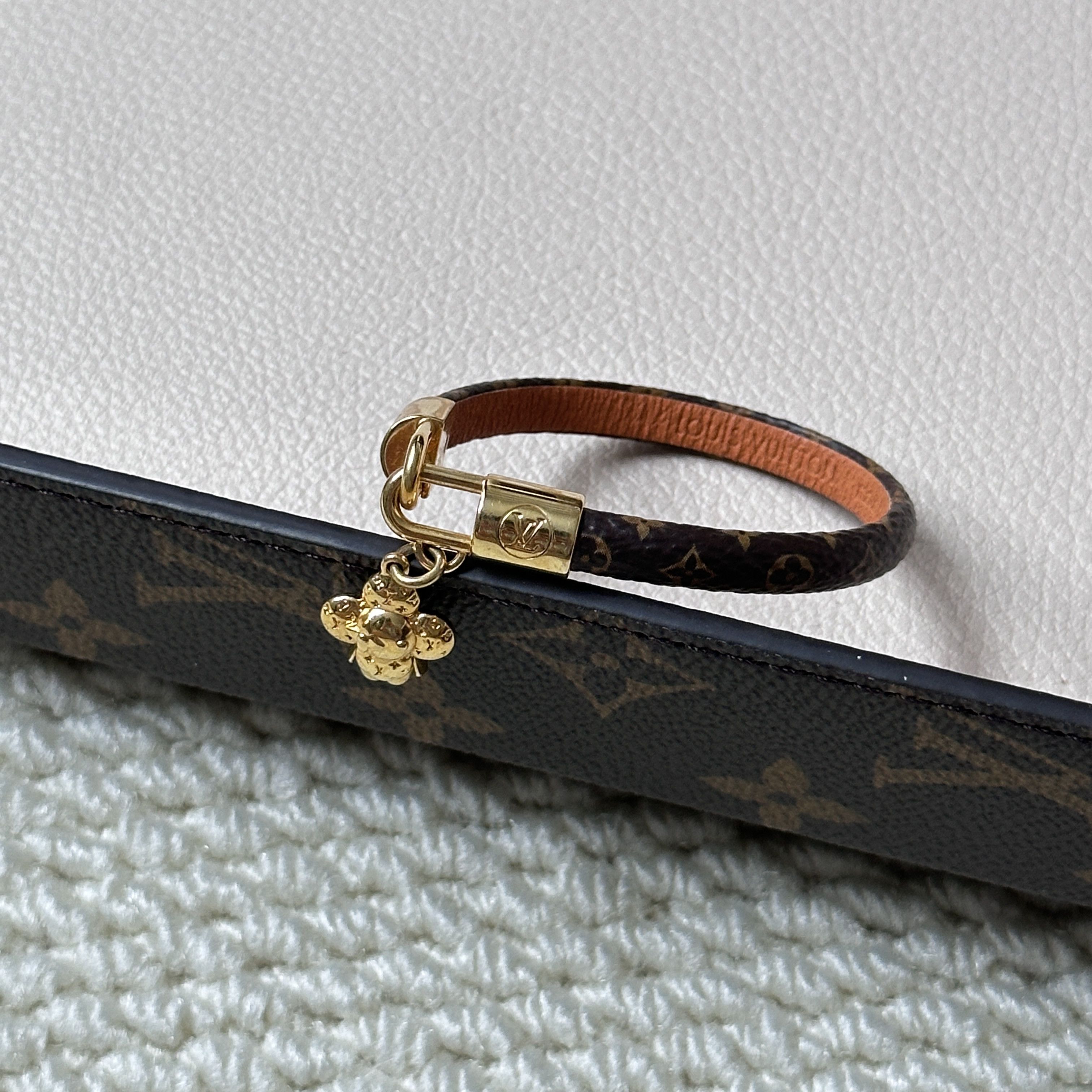 Louis Vuitton Louis Vuitton Vivienne Bracelet Monogram Size ONE SIZE - 1 Thumbnail