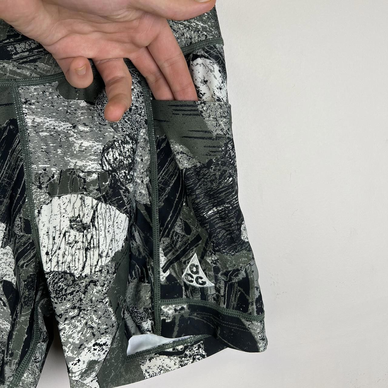 Nike Nike ACG Womens Trail Shorts - Camo Print - Size M Size 28" / US 6 / IT 42 - 3 Thumbnail