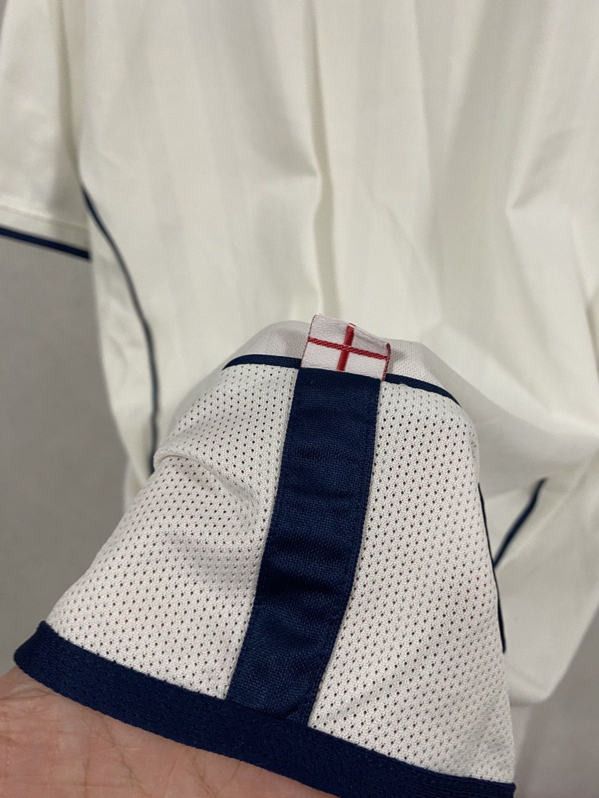 Umbro Umbro England 2001-2003 Home Soccer Jersey Size: L Size US L / EU 52-54 / 3 - 8 Thumbnail