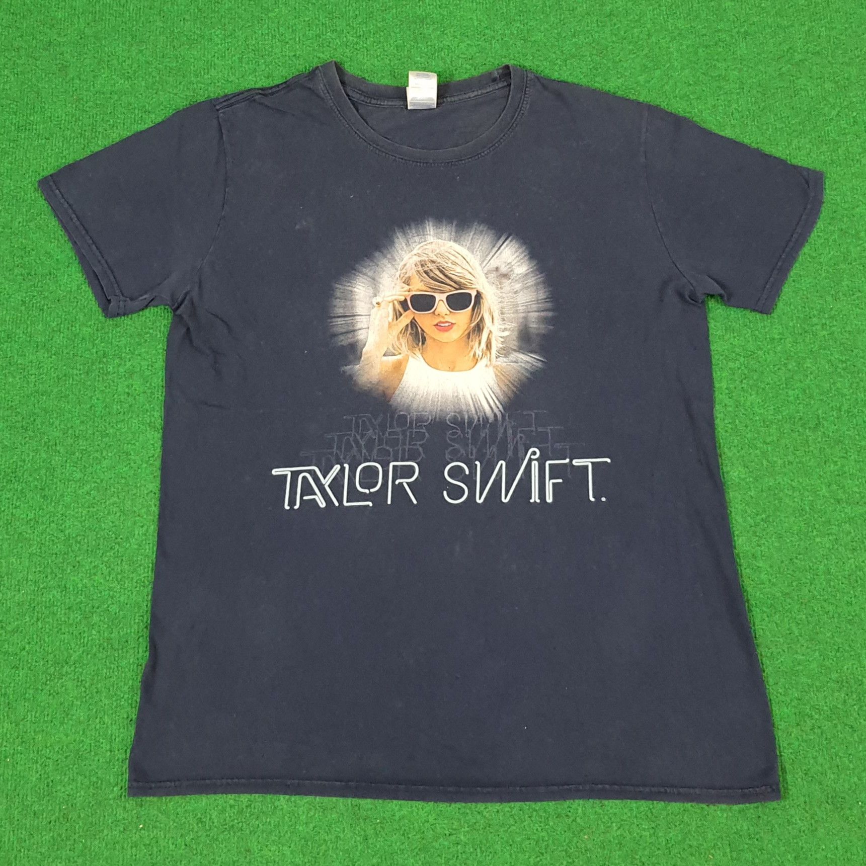 Band Tees × Vintage Vintage Taylor Swift World Tour The 1989 T-shirt Size US M / EU 48-50 / 2 - 1 Thumbnail