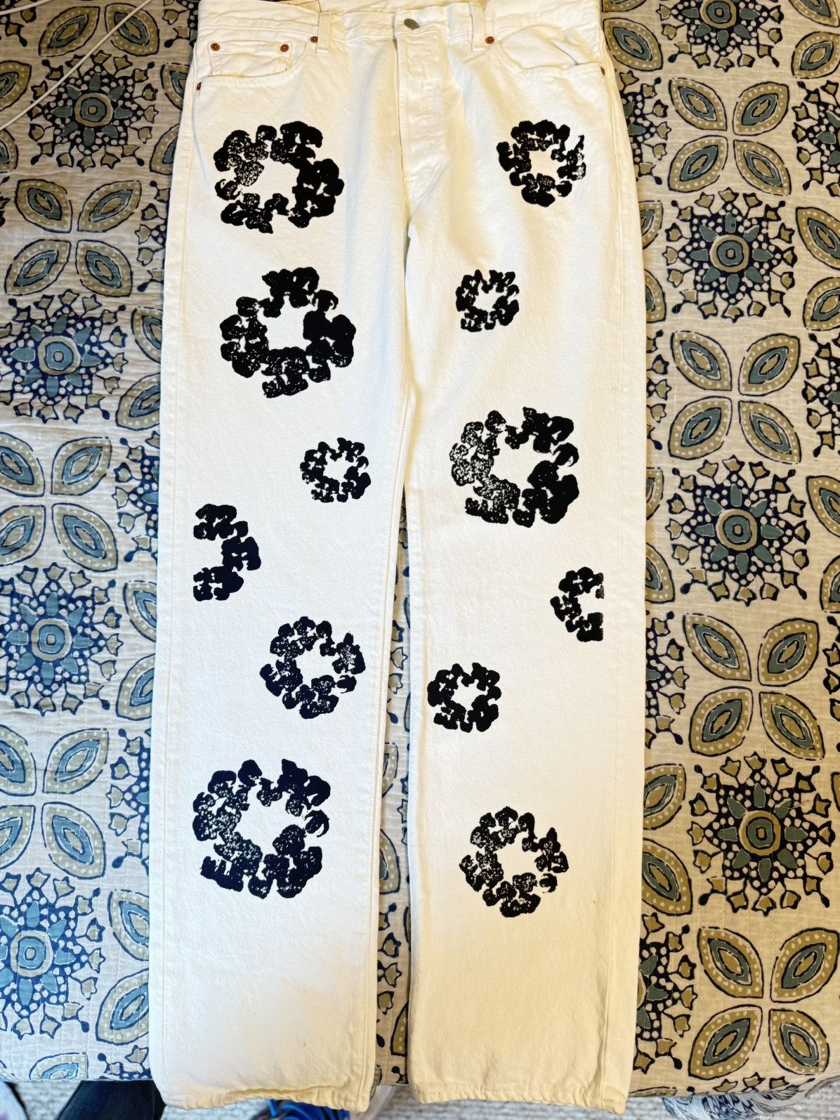 DENIM TEARS × Levi's Denim Tears x Levi's 501 Cotton Wreath Jeans White W36 L34 Size US 36 / EU 52 - 1 Thumbnail