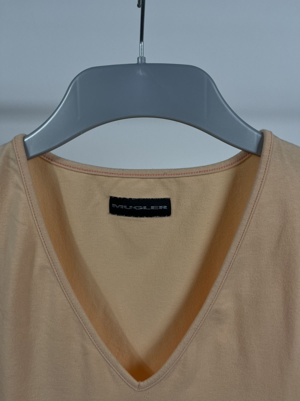 Thierry Mugler × Vintage Mugler Peach V-Neck T-Shirt Top with Lace Back – Size L Size L / US 10 / IT 46 - 3 Thumbnail