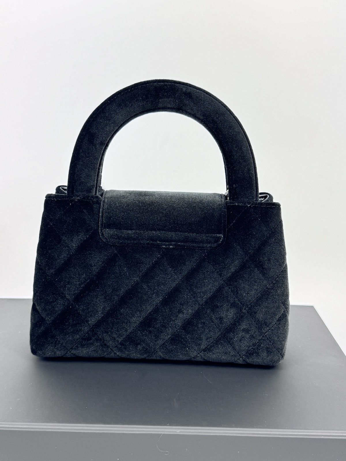 Chanel SMALL CHANEL VELVET SHOPPER TOP HANDLE BAG Size ONE SIZE - 5 Thumbnail