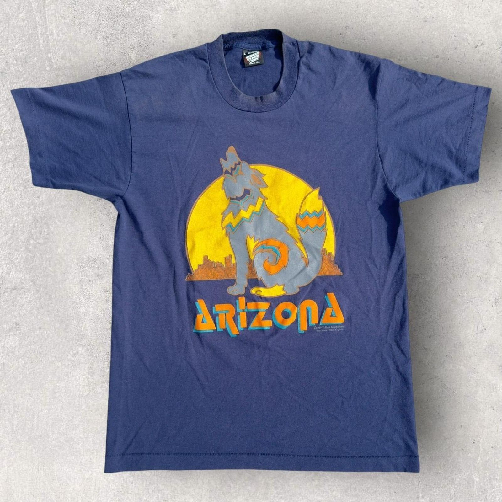 Vintage Vintage 80s Arizona Wolf Tee Shirt Size US L / EU 52-54 / 3 - 1 Thumbnail