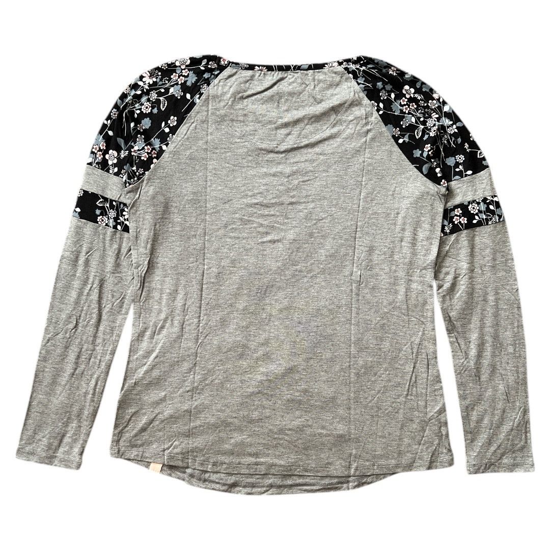 Vera Bradley VERA BRADLEY Gray Long Sleeve Top w/ Tag, Small Size S / US 4 / IT 40 - 2 Thumbnail
