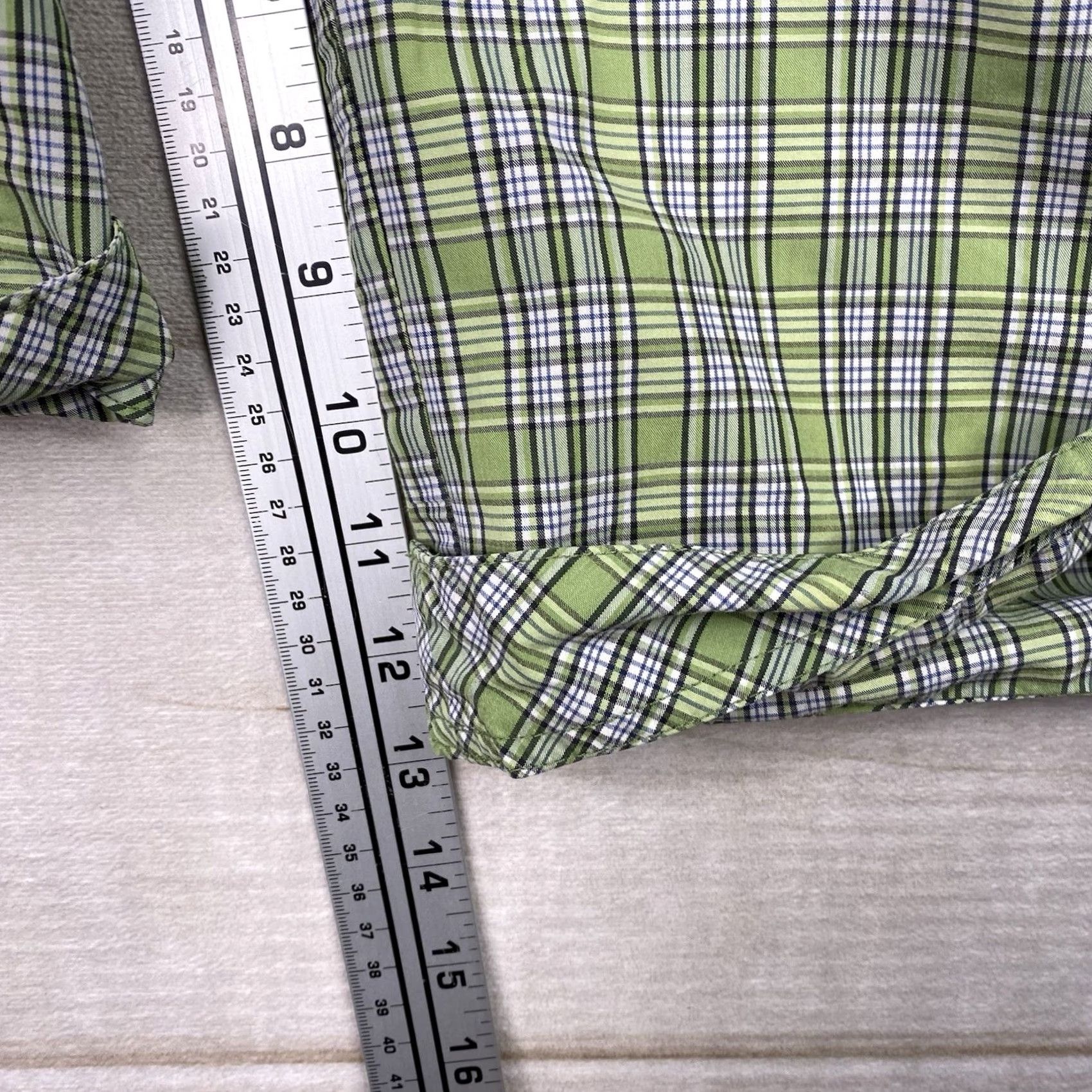 Vintage Lolë Lole Bermuda Shorts Womens 10 Green Plaid Roll Up Leg Stretch Water Resistant Bermuda shorts Green Plaid 10 Womens Size 32" / US 10 / IT 46 - 6 Thumbnail