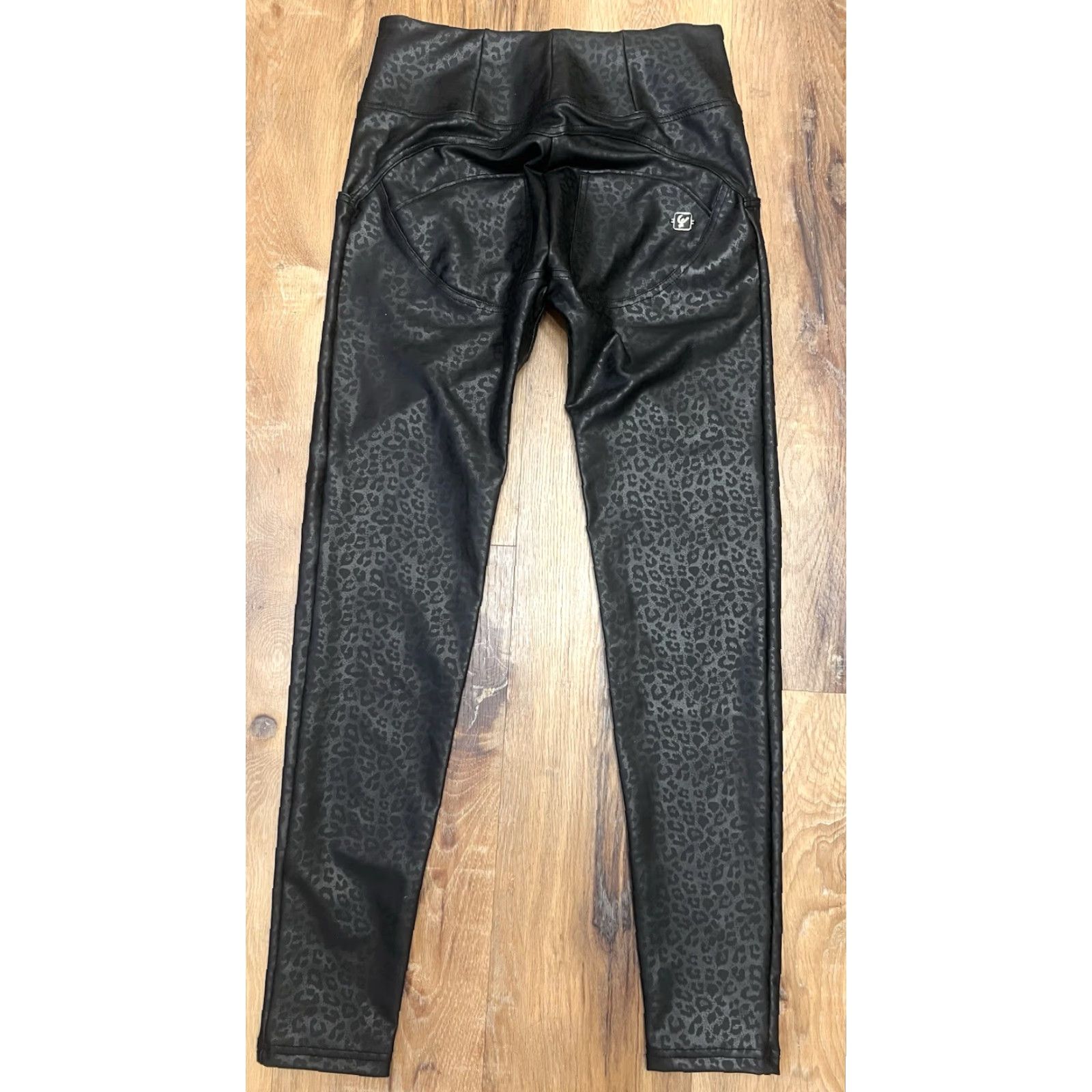 Vintage Freddy Faux Leather Leopard Print Shaping Leggings 6 EUC Size 28" / US 6 / IT 42 - 6 Thumbnail