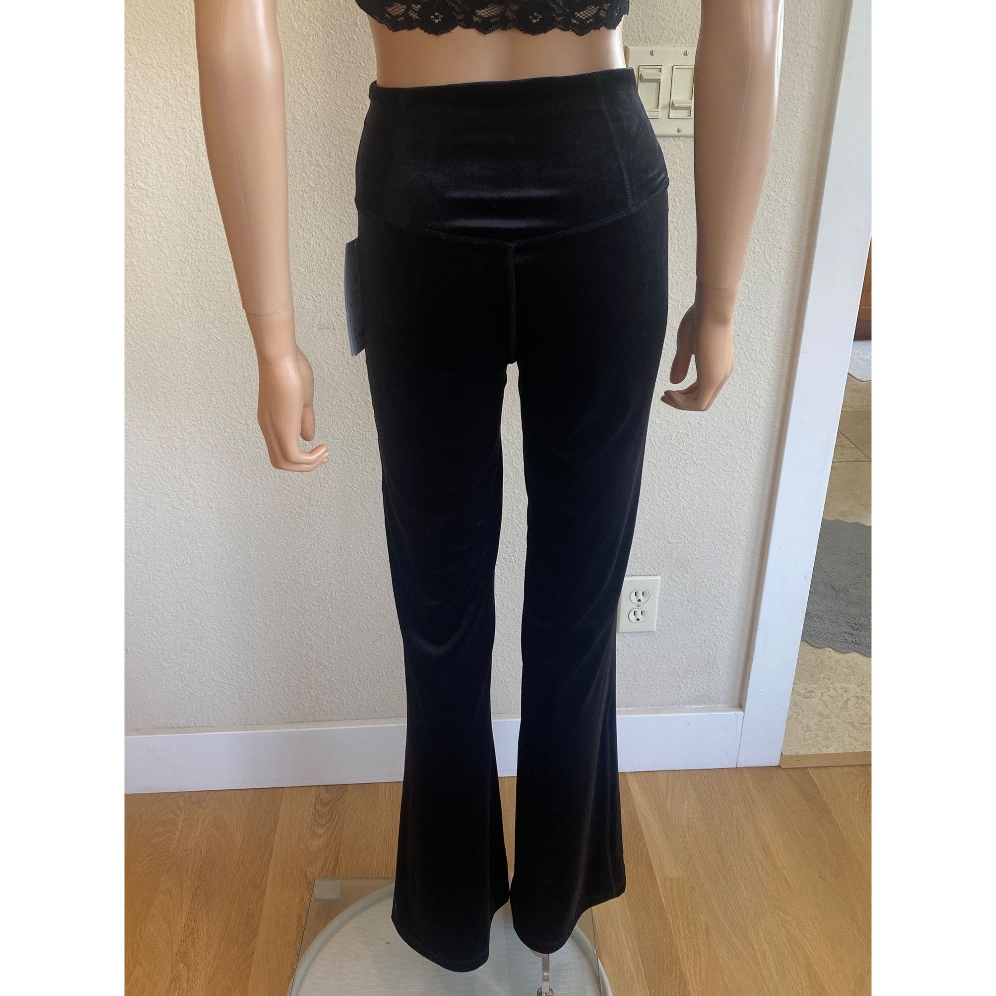 Athleta NWT Athleta XS Elation Velvet Flare Pant Black Pants High-Ri Size 26" / US 2 / IT 38 - 12 Thumbnail