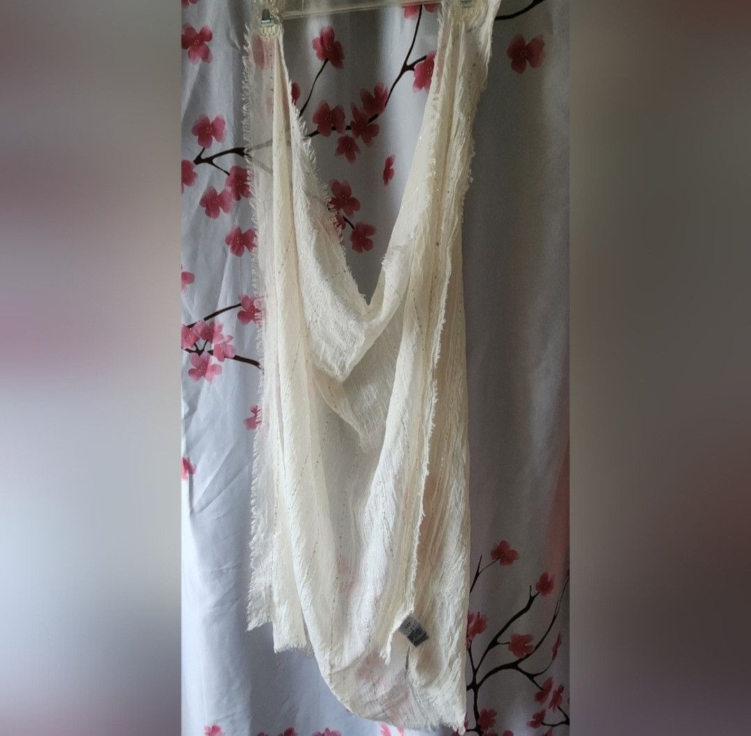 Gap NWT GAP Women's Off White Cream Silver Sequin Scarf 37X40" Size ONE SIZE - 2 Thumbnail