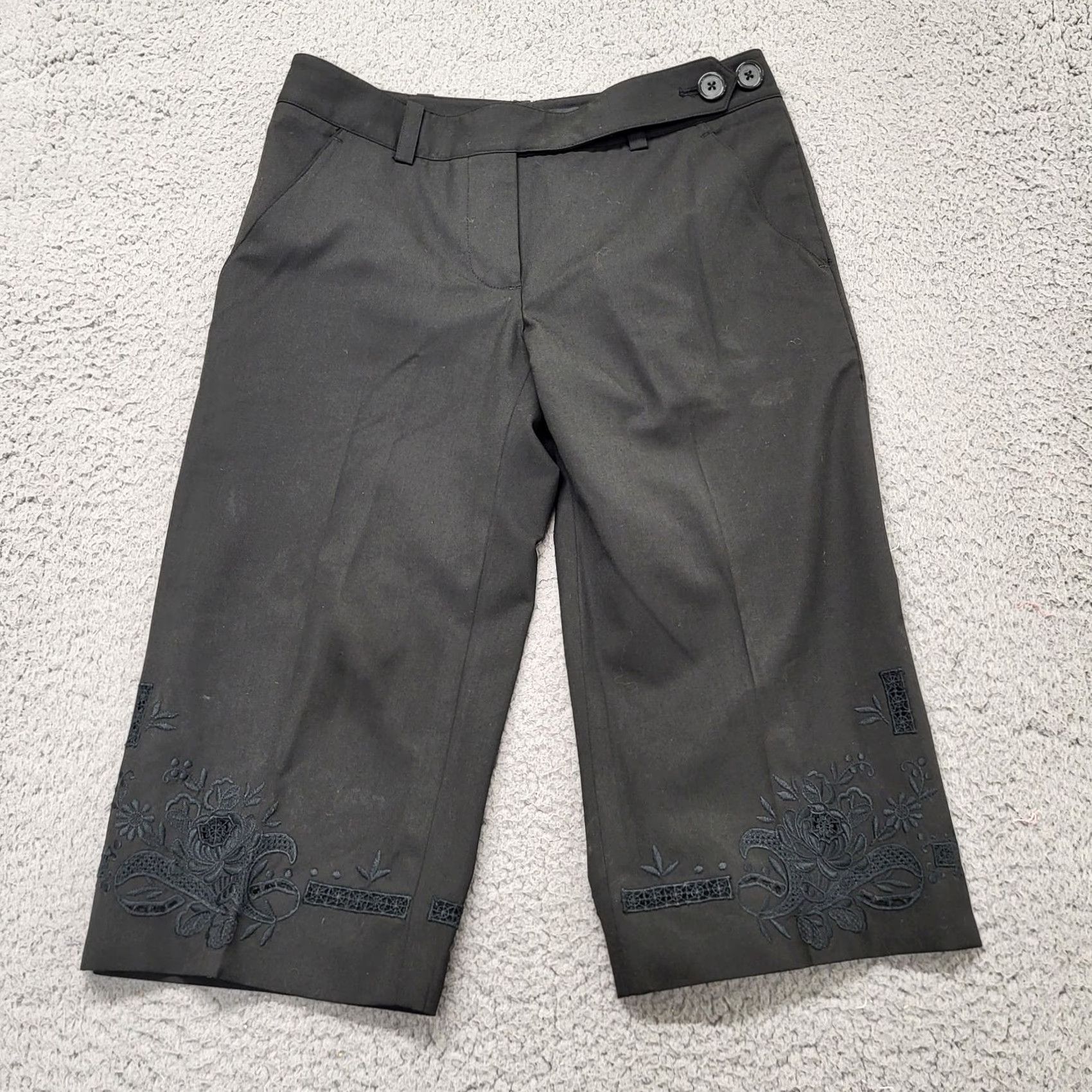 Robert Rodriguez Robert Rodriguez Capris Womens Size 0 Pants Trouser Black Lace Split Legs Preppy Capris Women's Pants Tapered Leg Black Lace Split Front Flat Front Size 25" / US 0 / IT 36 - 2 Thumbnail