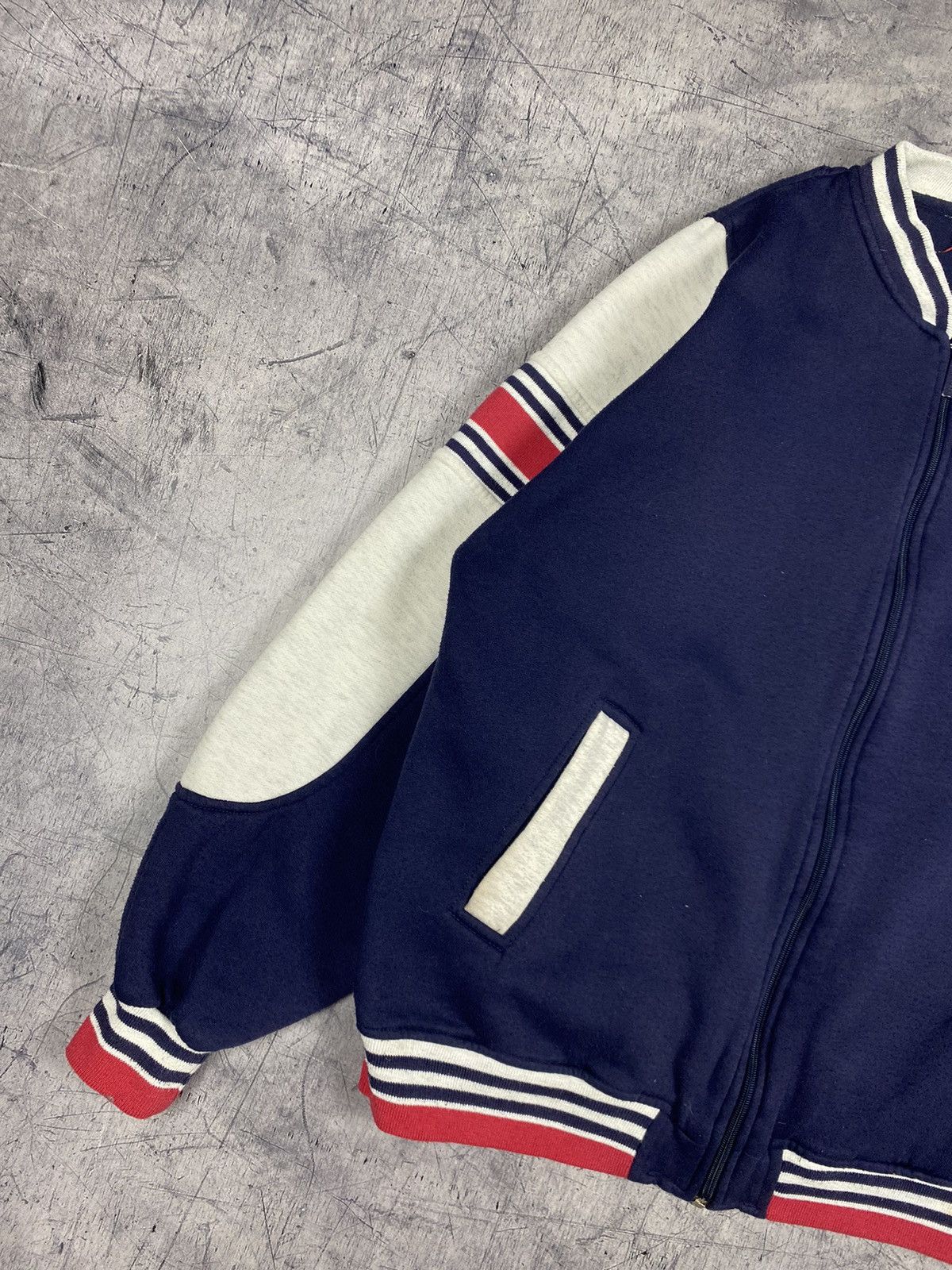 Reebok Vintage Reebok Athletic Training Bog Logo Bomber Jacket Size US L / EU 52-54 / 3 - 6 Thumbnail