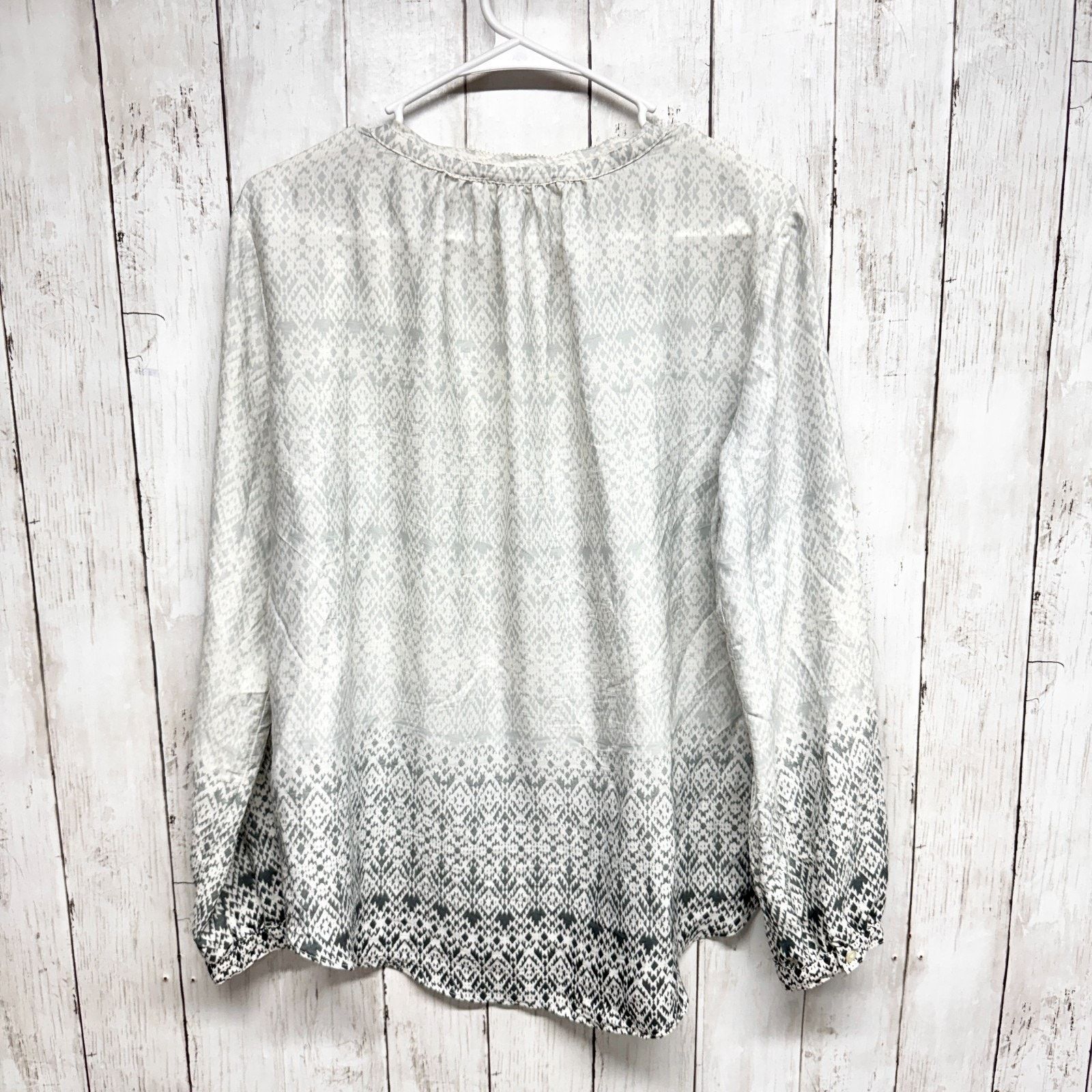 Gap Gap Shirt Size Medium Ombre Aztec Smocked Blouse Detail Boho Size M / US 6-8 / IT 42-44 - 7 Thumbnail