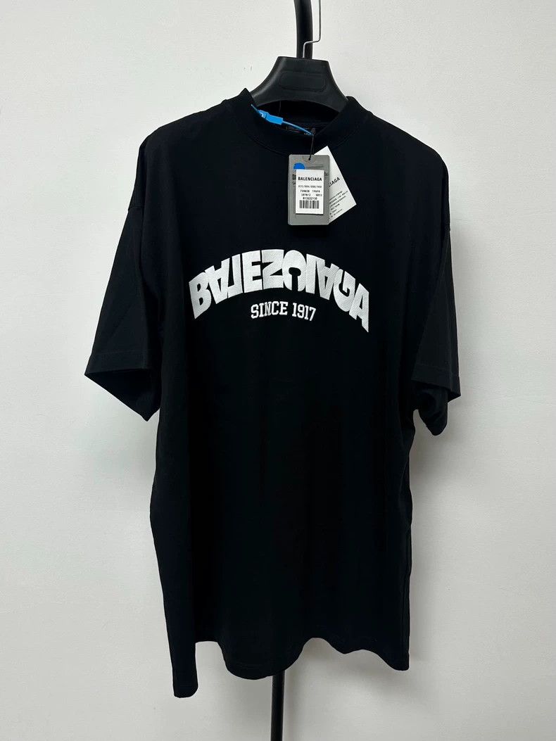 Balenciaga Balenciaga Special-shaped reverse logo short sleeve Size US L / EU 52-54 / 3 - 1 Thumbnail