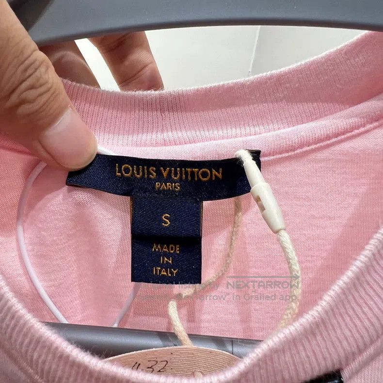 Louis Vuitton Louis Vuitton SS432 Slogan Letter Chain Short Sleeve Size S / US 4 / IT 40 - 3 Thumbnail