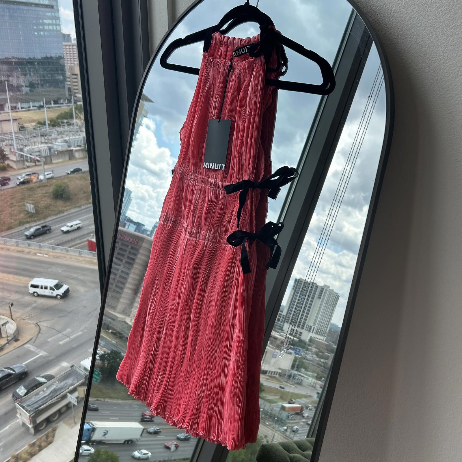 Designer Chic Pink Pleated Midi Dress by MINUIT Size M / US 6-8 / IT 42-44 - 1 Thumbnail