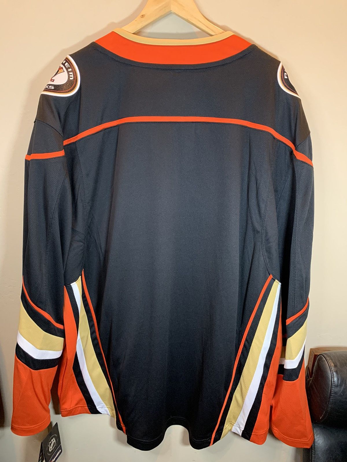 NHL *RARE* New Anaheim Ducks NHL Hockey Jersey Embroidered - 2XL Size US XXL / EU 58 / 5 - 4 Thumbnail