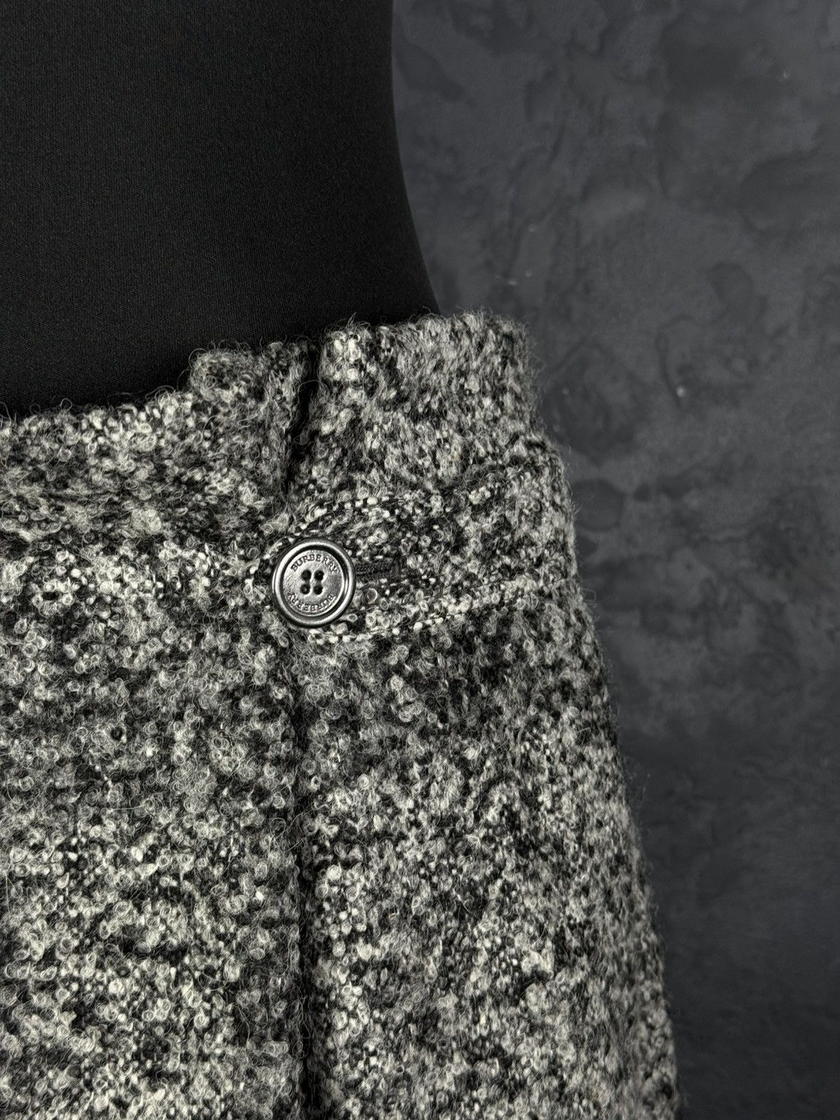 Burberry Burberry London Wool Mini Skirt Women’s Size 8 Size 30" / US 8 / IT 44 - 5 Thumbnail