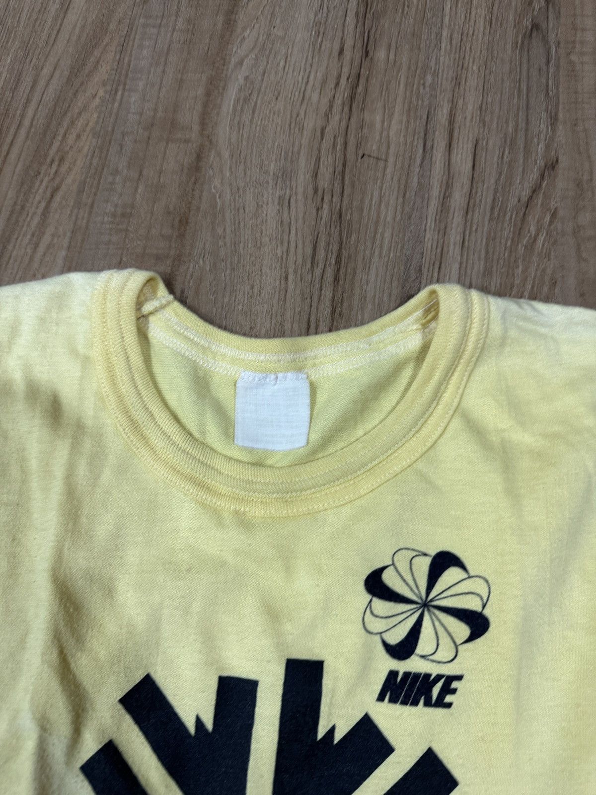 Vintage VINTAGE 70’s NIKE PINWHEEL Tshirt Size M / US 6-8 / IT 42-44 - 3 Thumbnail