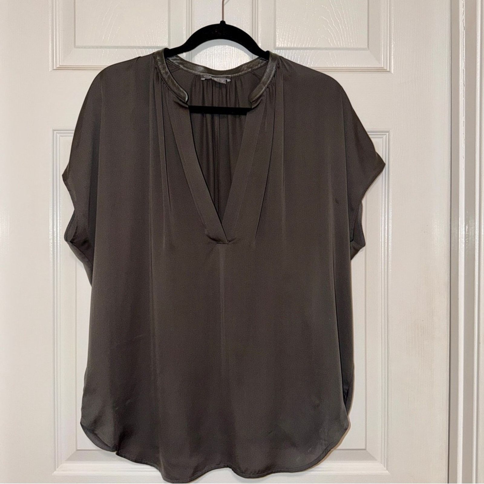 Vince VINCE 100% Silk Blouse Genuine Leather Trim Blouse Size M Size M / US 6-8 / IT 42-44 - 1 Thumbnail