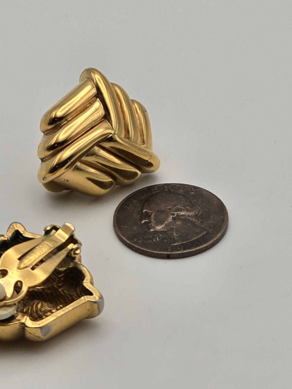 St. John Vintage St. John Gold-Tone Knot Clip-On Earrings Size ONE SIZE - 3 Thumbnail