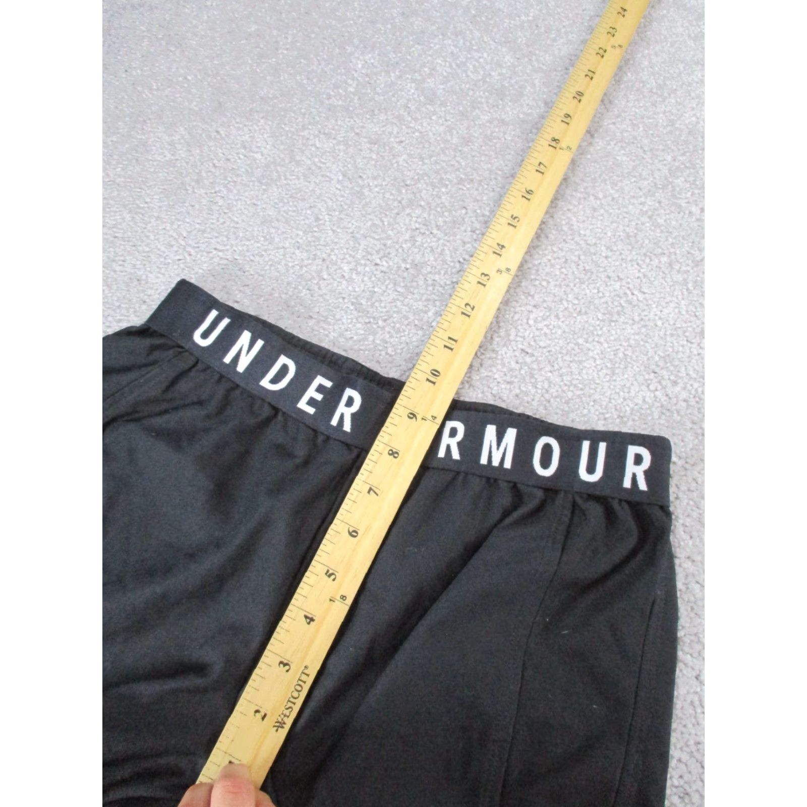 Under Armour Under Armour Shorts Womens Small Heatgear Black Lightweight Linerless Size 28" / US 6 / IT 42 - 4 Thumbnail
