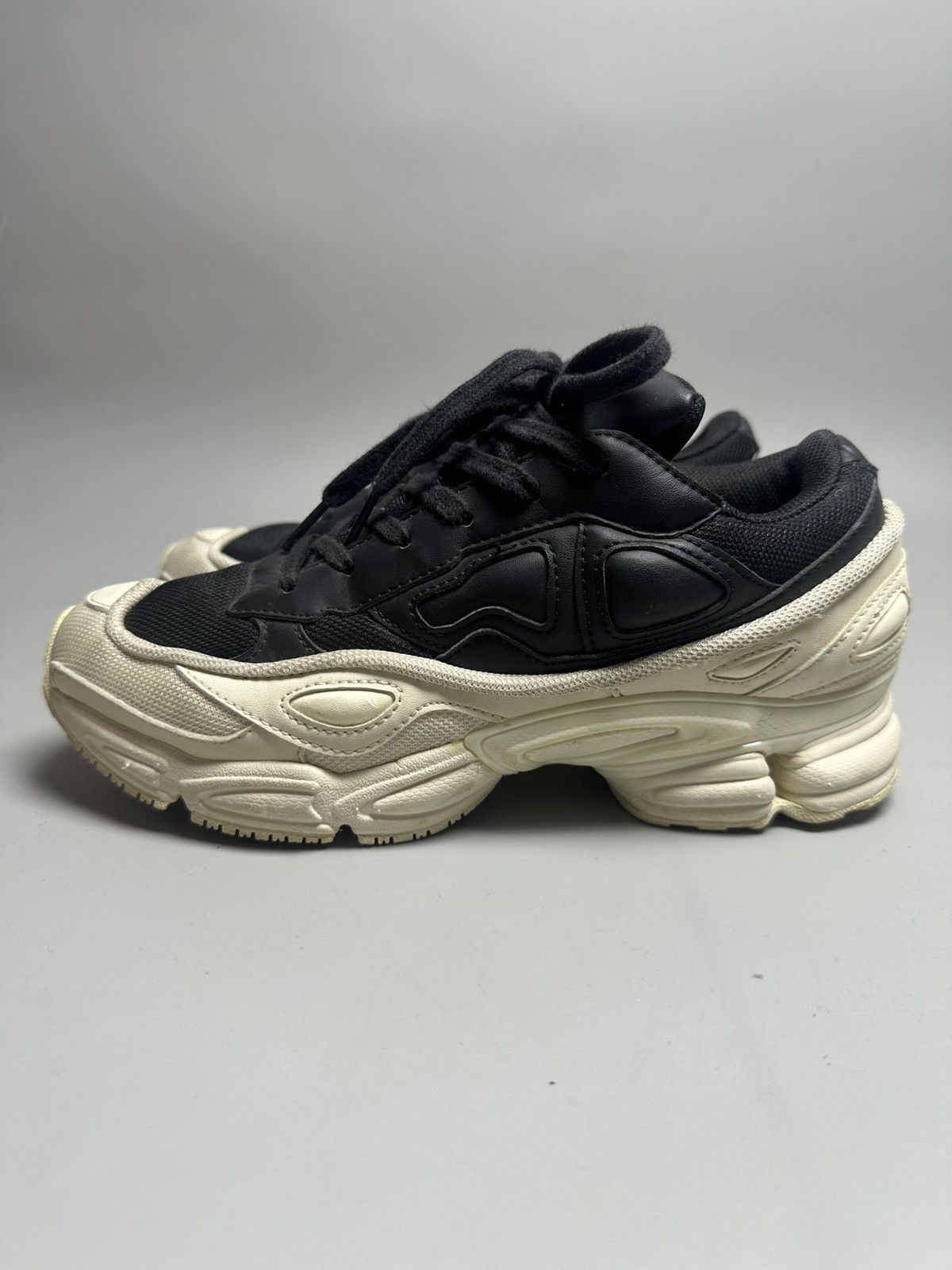 Adidas × Raf Simons ADIDAS — RAF SIMONS OZWEEGO BLACK/WHITE Size US 7 / IT 37 - 4 Thumbnail