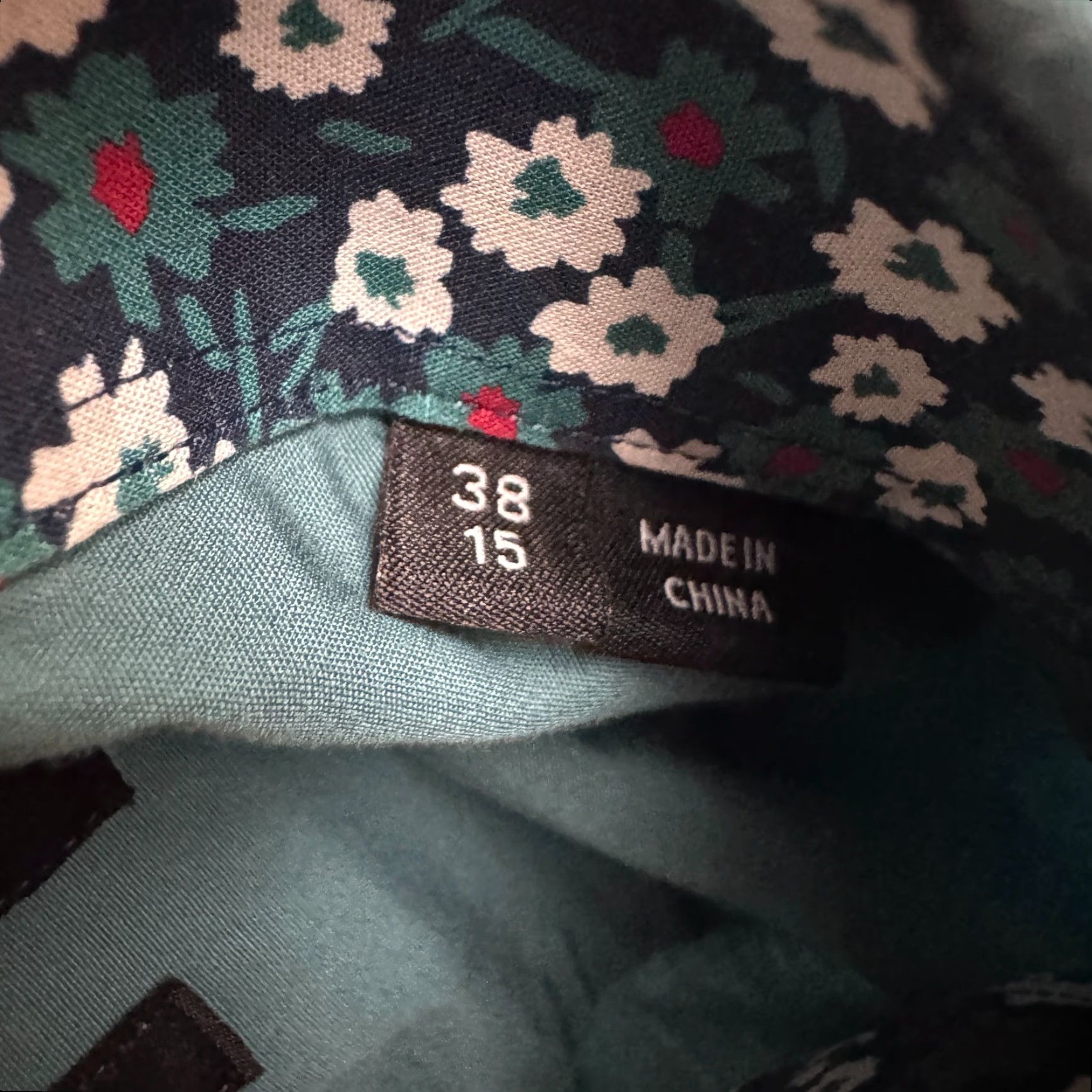 Hugo Boss VINTAGE Boss Hugo Boss Slim Fit Button-Up Shirt Mens 15 38 Teal Green Floral Shirt Adult Medium Blue Slim Fit VintageNoN/A Size US M / EU 48-50 / 2 - 7 Thumbnail