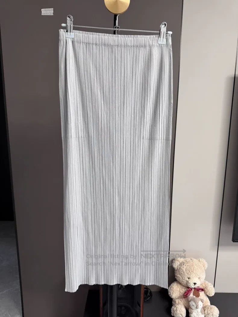 Issey Miyake Issey Miyake Gray Midi Skirt Size 25" / US 0 / IT 36 - 1 Thumbnail