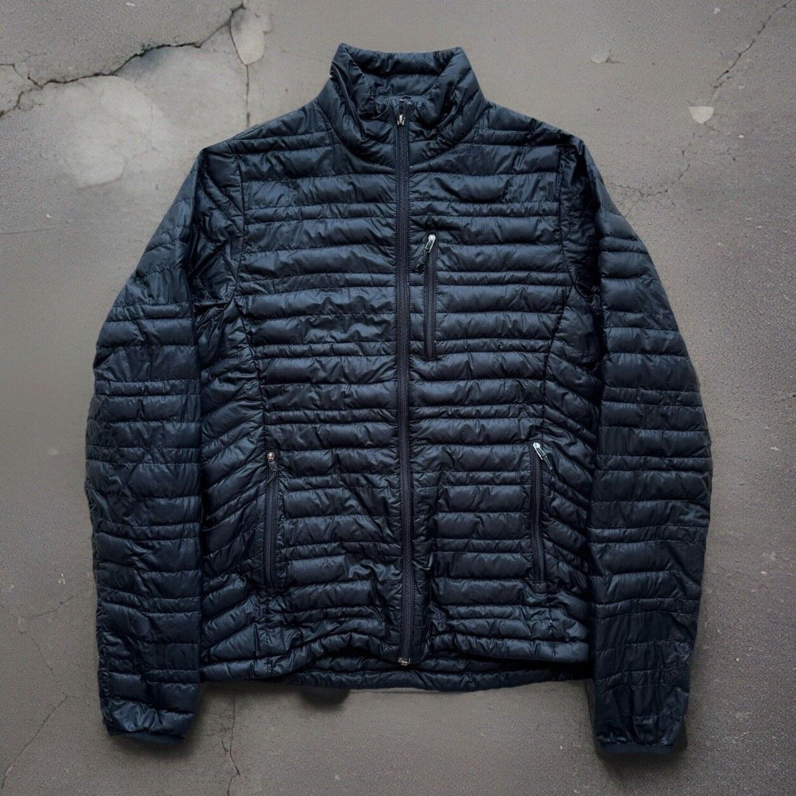 Patagonia Patagonia Ultralight Down Jacket Women's M Black Lightweight Size M / US 6-8 / IT 42-44 - 1 Thumbnail