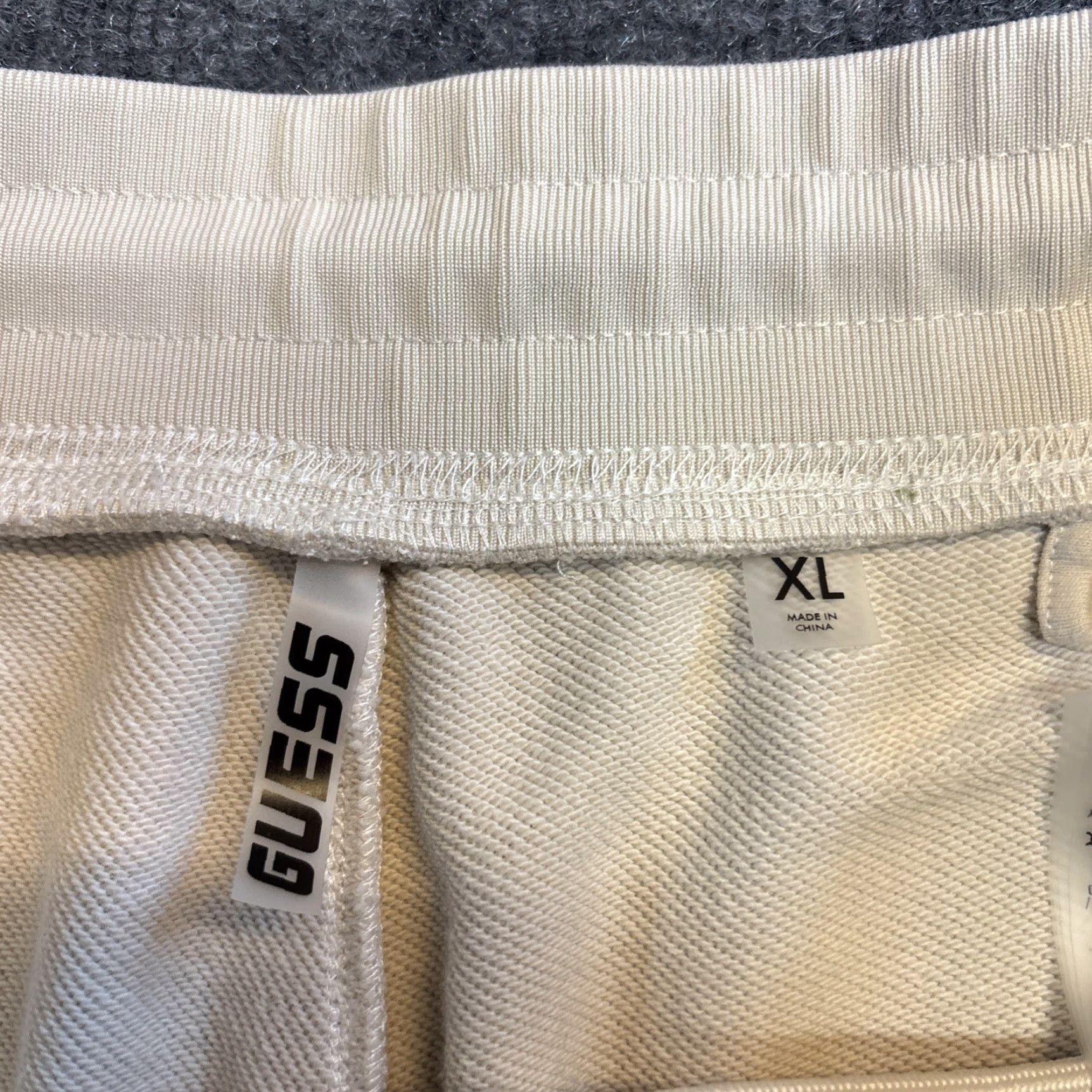 Guess GUESS Sweat Shorts Jersey Beige XL Drawstring Flat Front Pockets Activewear Mens Size US XL / EU 56 / 4 - 6 Thumbnail