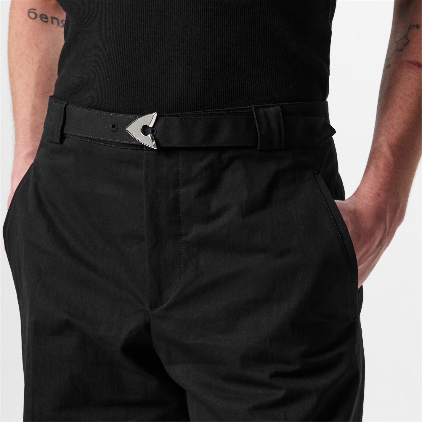 Alexander McQueen o1g2r1mq0326 Buckle Tapered Trousers in Black Size US 32 / EU 48 - 4 Thumbnail