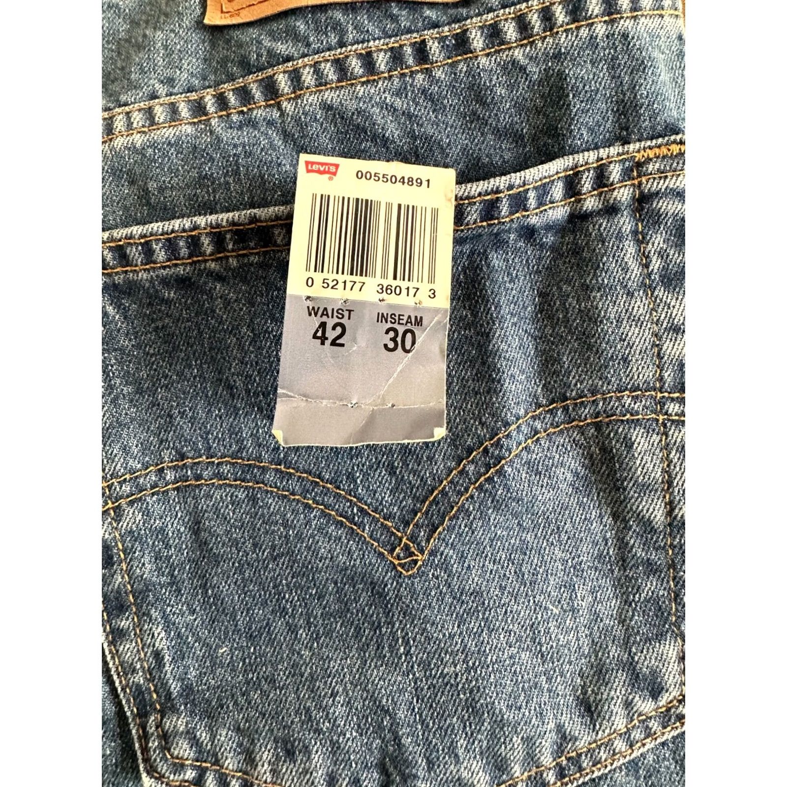 Levi's VINTAGE? NWT Levi's Jeans 550 Jeans 42x30 Blue Medium Wash Relaxed Fit Men 42x30 Denim Regular Inseam 30 Tapered Size US 42 / EU 58 - 4 Thumbnail
