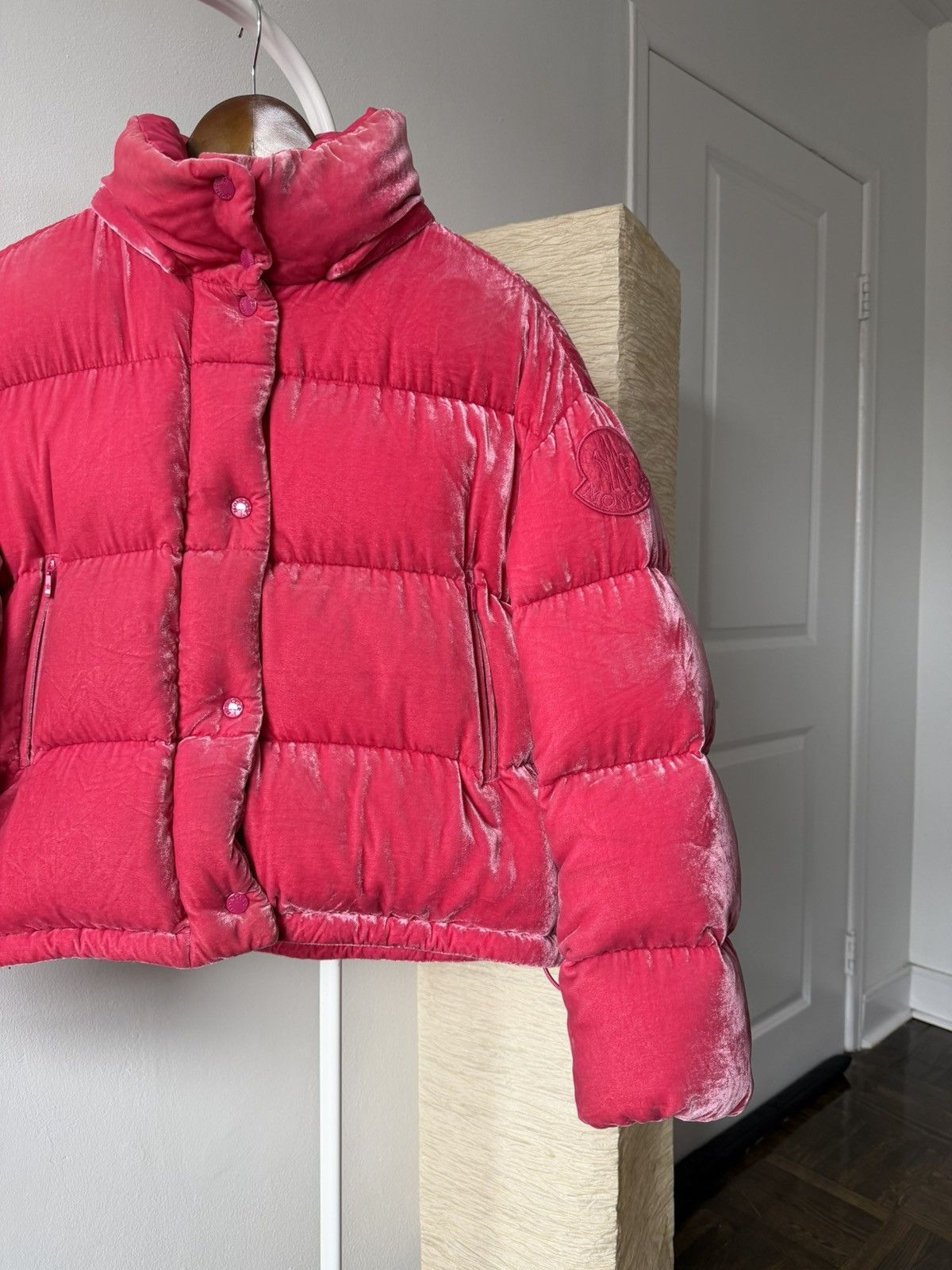 Moncler Moncler Fuchsia Caille Velvet Puffer Jacket Coat Pink Size XS / US 0-2 / IT 36-38 - 4 Thumbnail