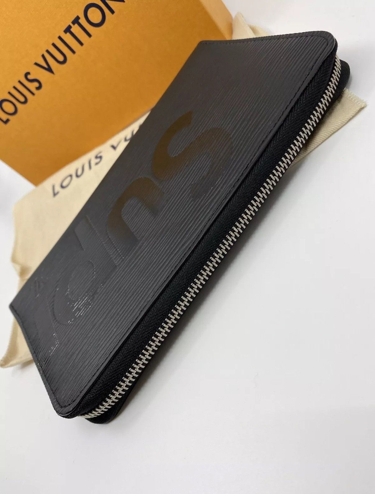 Louis Vuitton × Supreme Louis Vuitton X Supreme Zippy Wallet