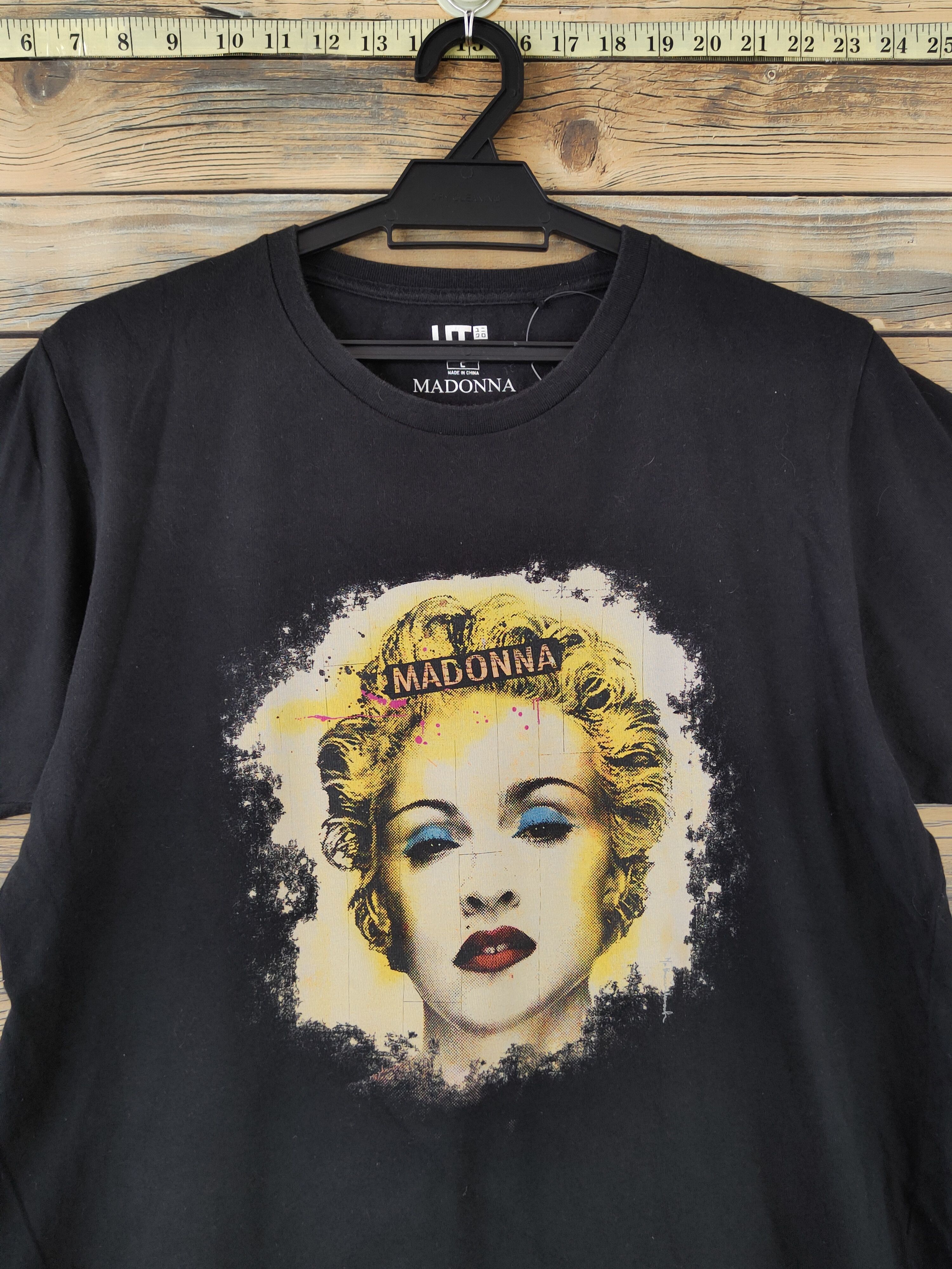 Band Tees Uniqlo Black Madonna Short Sleeve T-shirts #W1924 Size US L / EU 52-54 / 3 - 2 Thumbnail